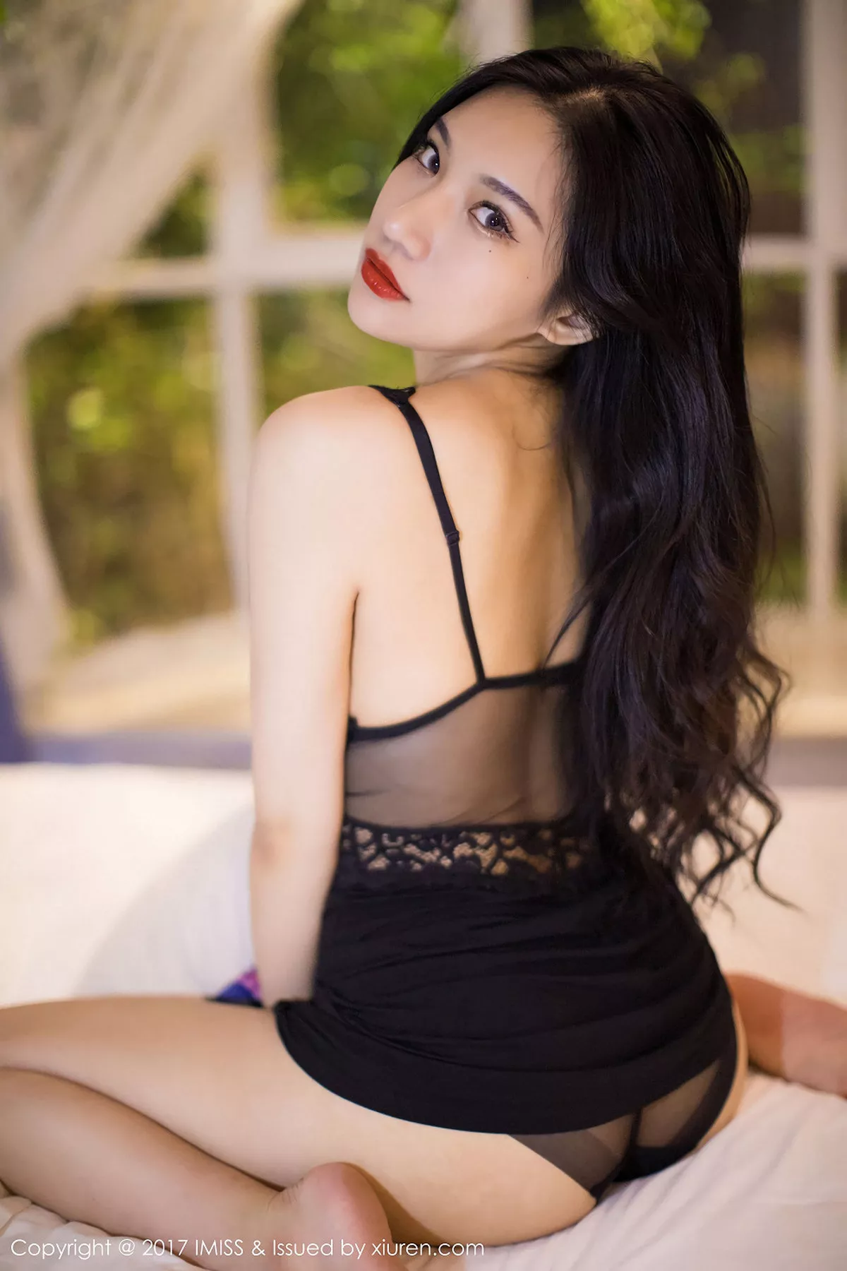 秀人集.com_[IMISS爱蜜社]Vol.194_嫩模小狐狸Sica黑色情趣睡衣加黑色高叉开胸衣完美诱惑写真51P