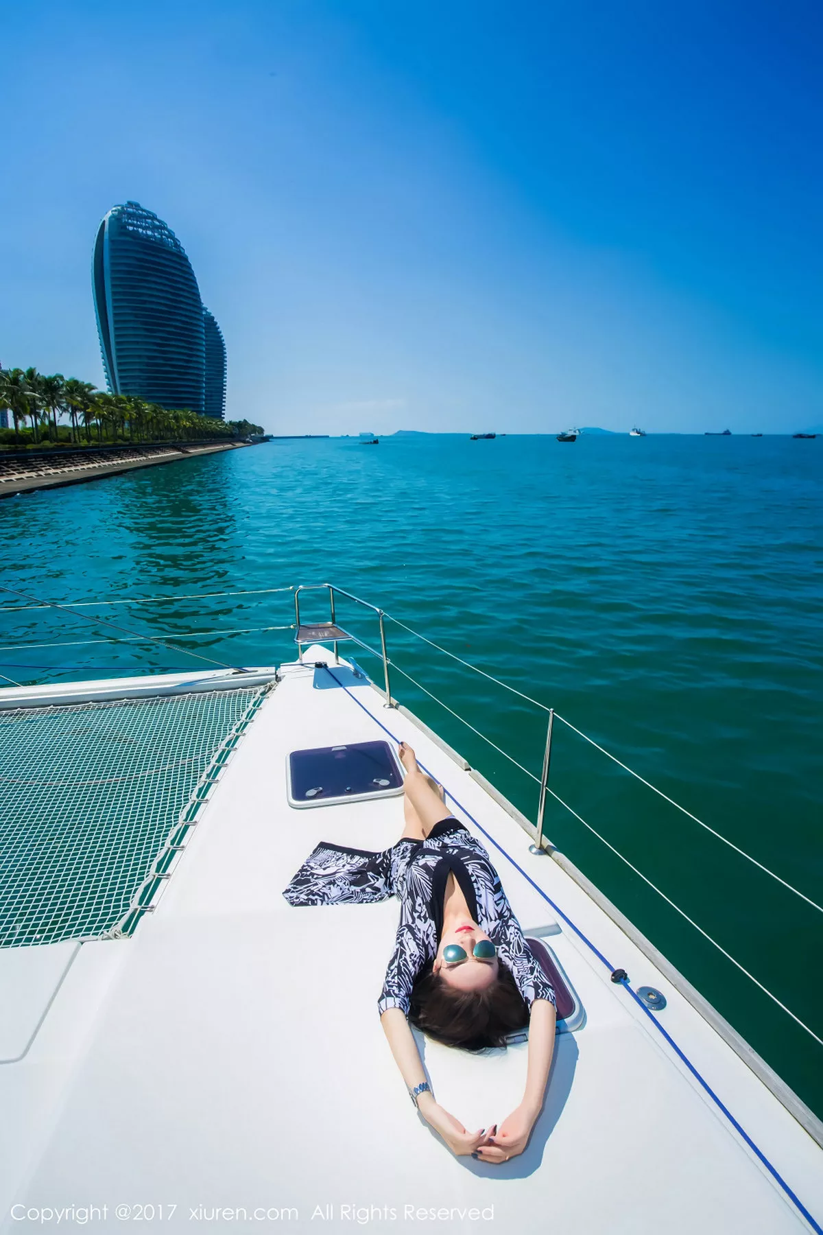 秀人集.com_[XiuRen秀人网]No.858_嫩模廿十海南三亚旅拍蓝天白云海边性感比基尼写真45P