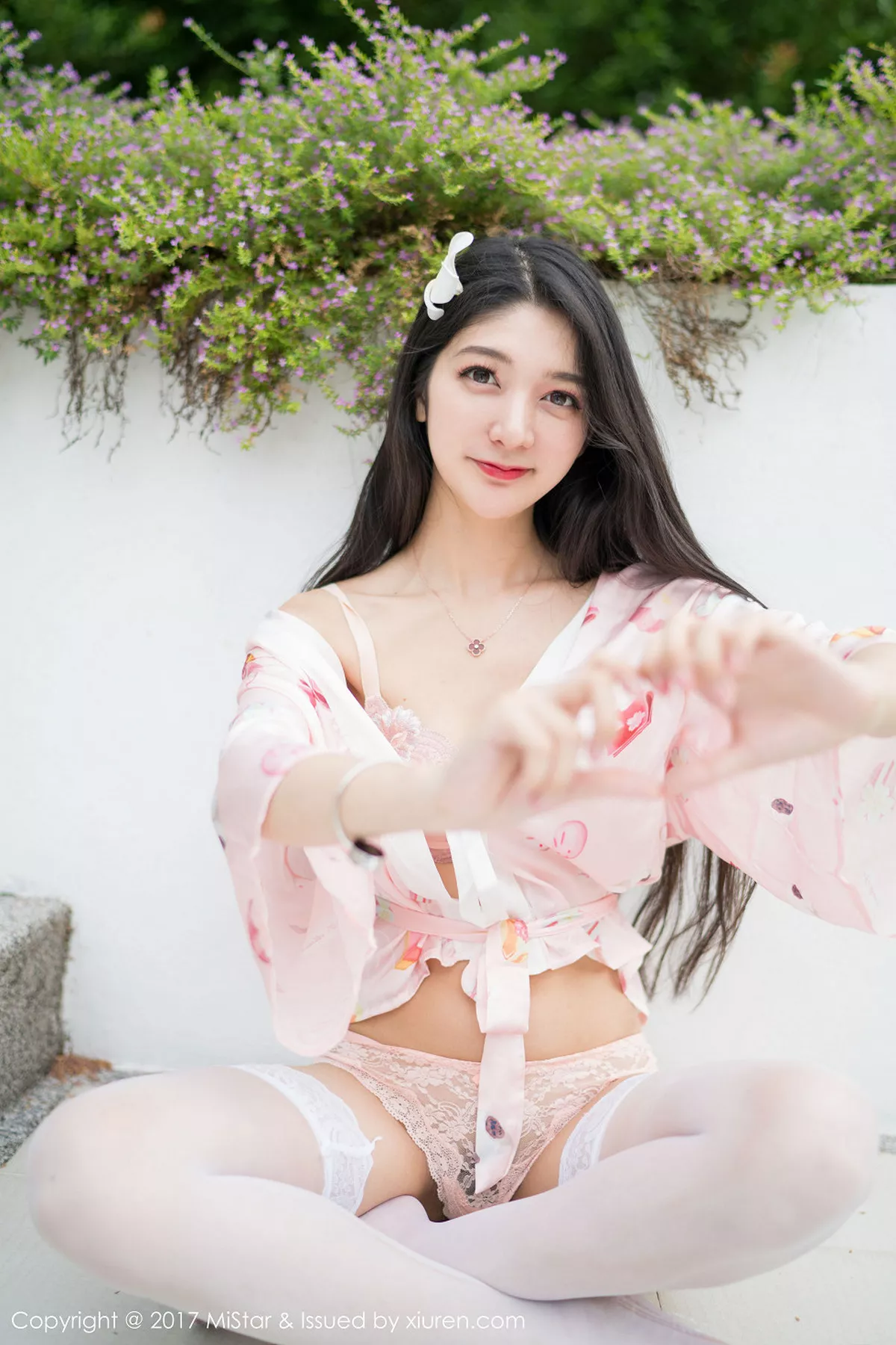 秀人集.com_[MiStar魅妍社]Vol.195_嫩模小热巴甲米旅拍粉色蕾丝内裤配蕾丝边白丝袜诱惑写真50P