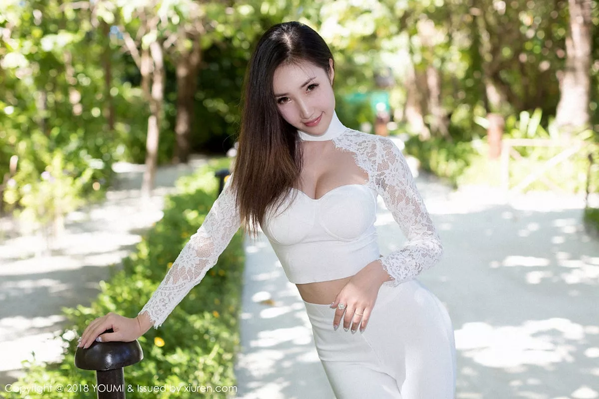 秀人集.com_[YouMi尤蜜荟]Vol.108_女神Yumi-尤美马尔代夫旅拍沙滩边黑色薄纱湿身诱惑写真40P