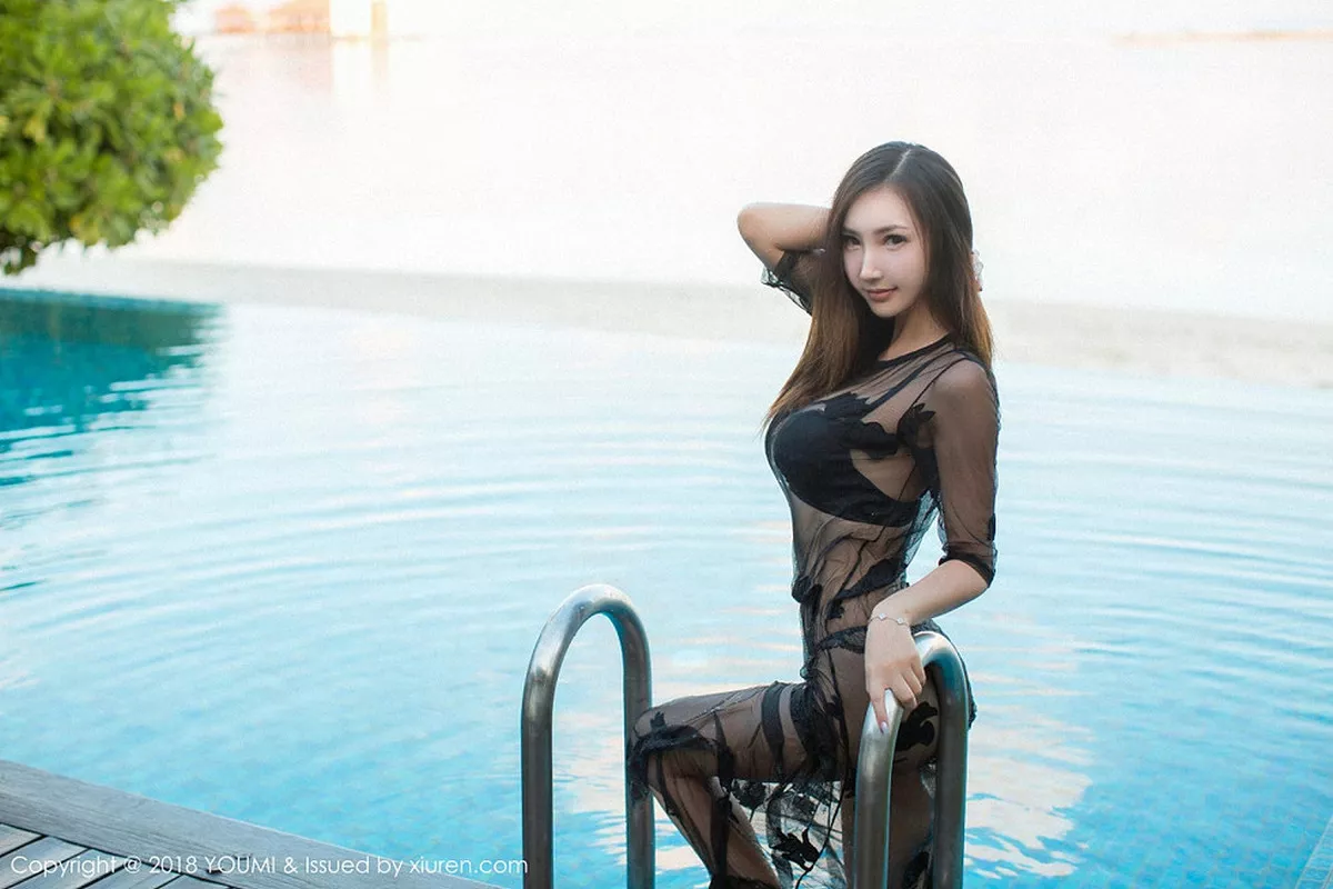 秀人集.com_[YouMi尤蜜荟]Vol.108_女神Yumi-尤美马尔代夫旅拍沙滩边黑色薄纱湿身诱惑写真40P