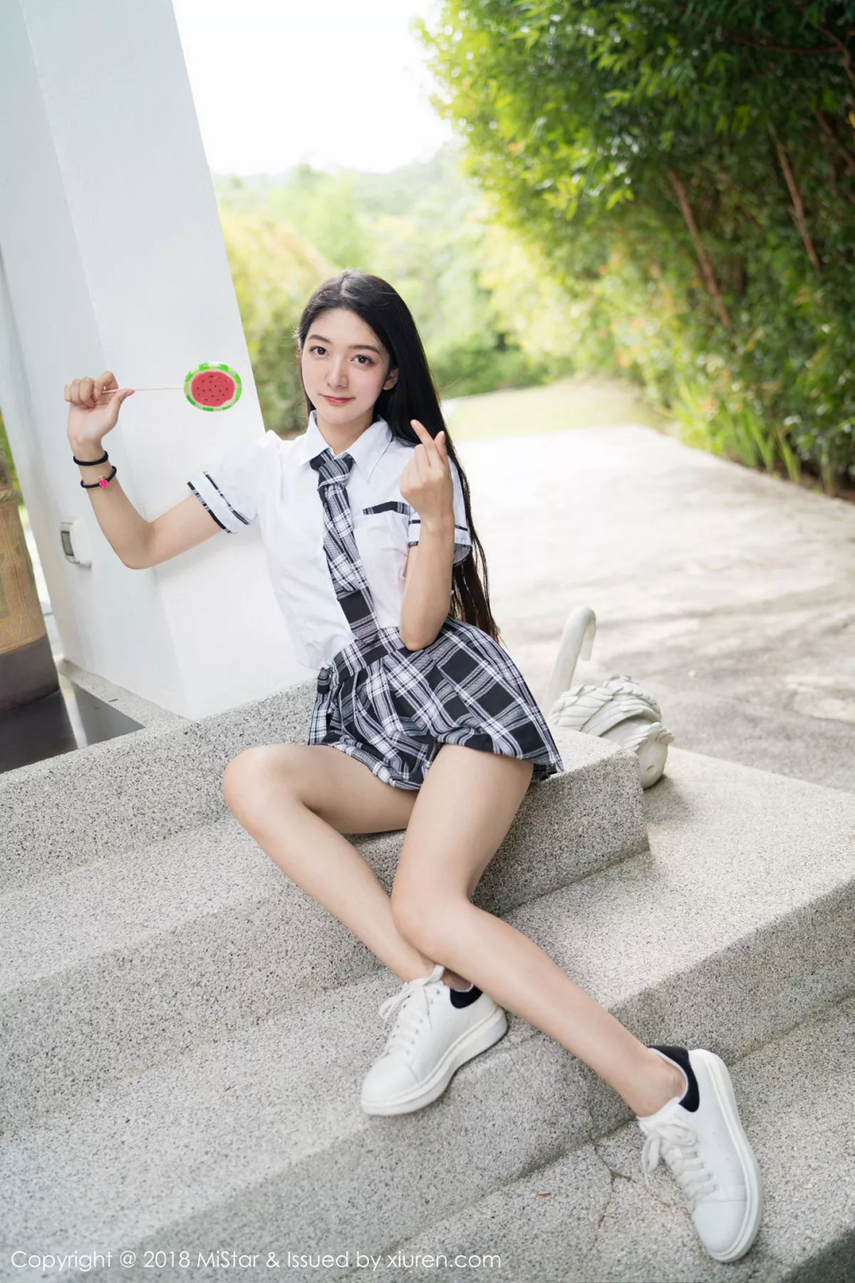 秀人集.com_[MiStar魅妍社]Vol.207_嫩模小热巴甲米旅拍沙滩上开胸毛衣+黑色蕾丝睡裙诱惑写真40P