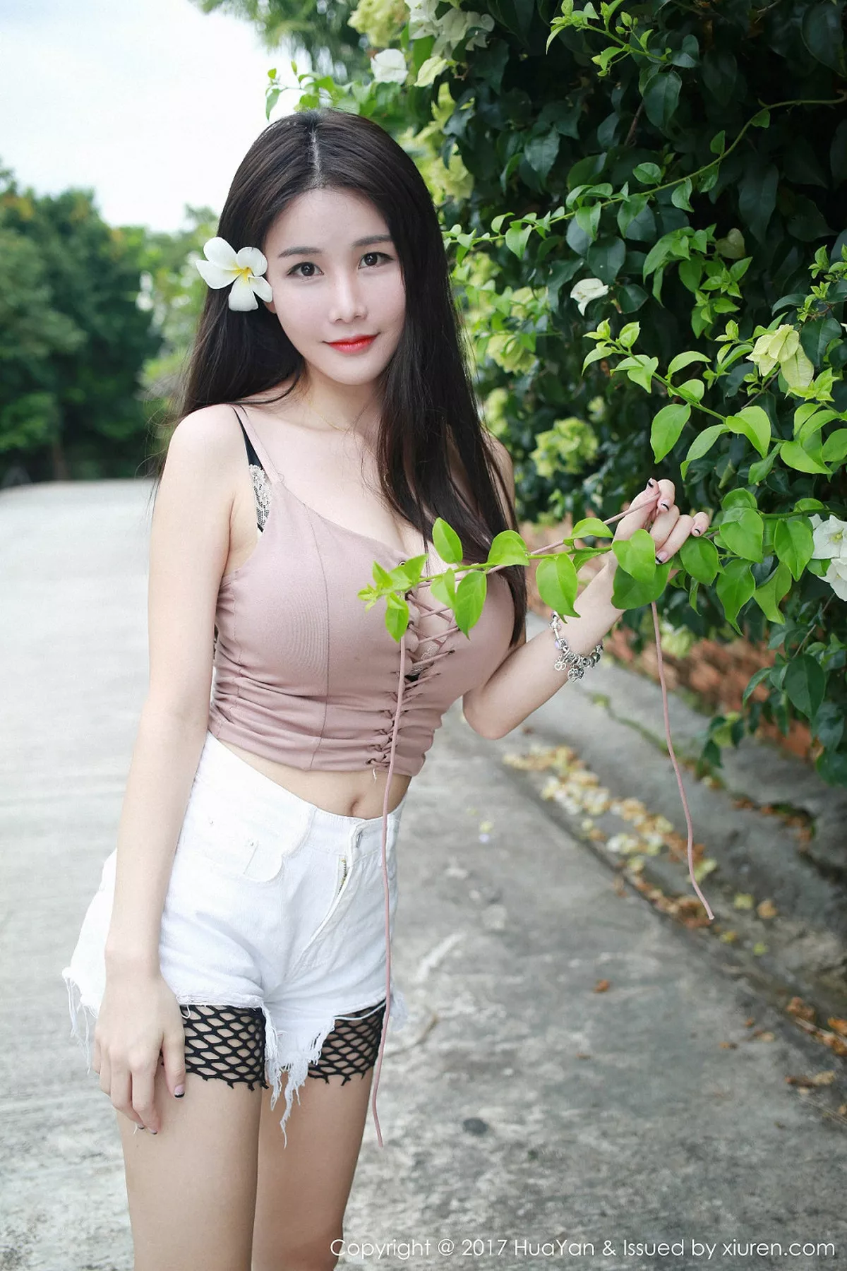 秀人集.com_[HuaYan花の颜]Vol.052_嫩模琳琳ailin苏梅岛旅拍粉红内衣加爆乳装秀完美身材写真50P