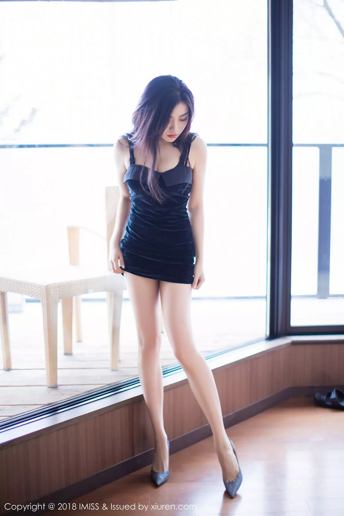 秀人集.com_[IMISS爱蜜社]Vol.213_女神许诺Sabrina北海道旅拍黑色皮衣配黑色内衣完美诱惑写真34P