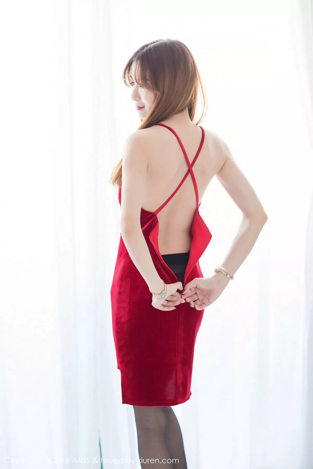 秀人集.com_[IMISS爱蜜社]Vol.212_嫩模Yannie性感牛仔短裤半脱秀黑色蕾丝内裤透视诱惑写真46P