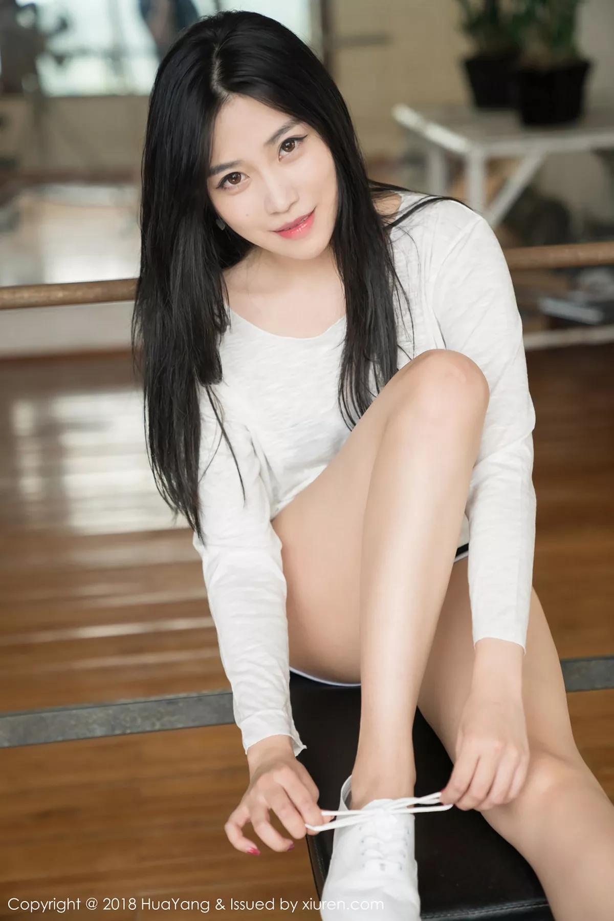 秀人集.com_[HuaYang花漾]Vol.029_女神许诺Sabrina泰国旅拍吊带内衣配粉红短裙秀完美身材写真30P