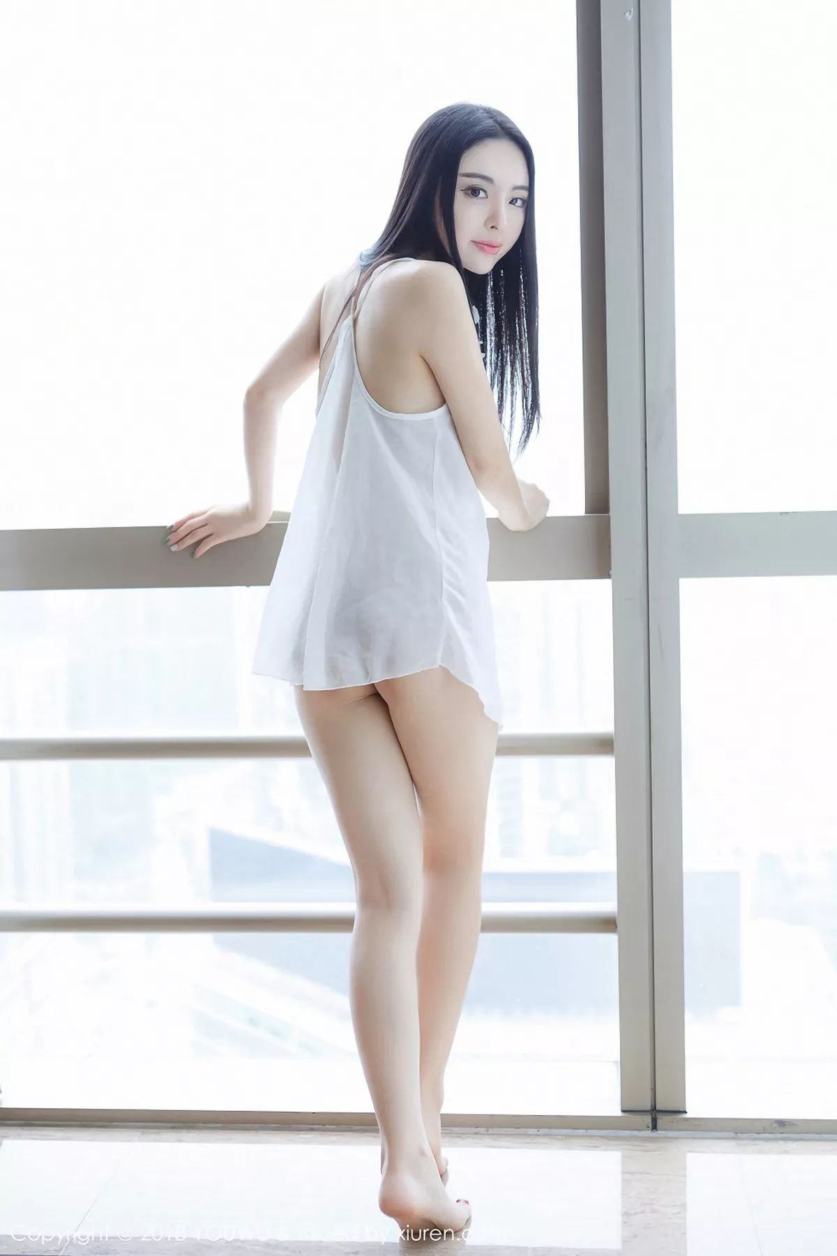 秀人集.com_[YouWu尤物馆]Vol.080_靓丽嫩模思言粉色高叉连体内衣半脱秀白嫩肌肤性感美背写真45P