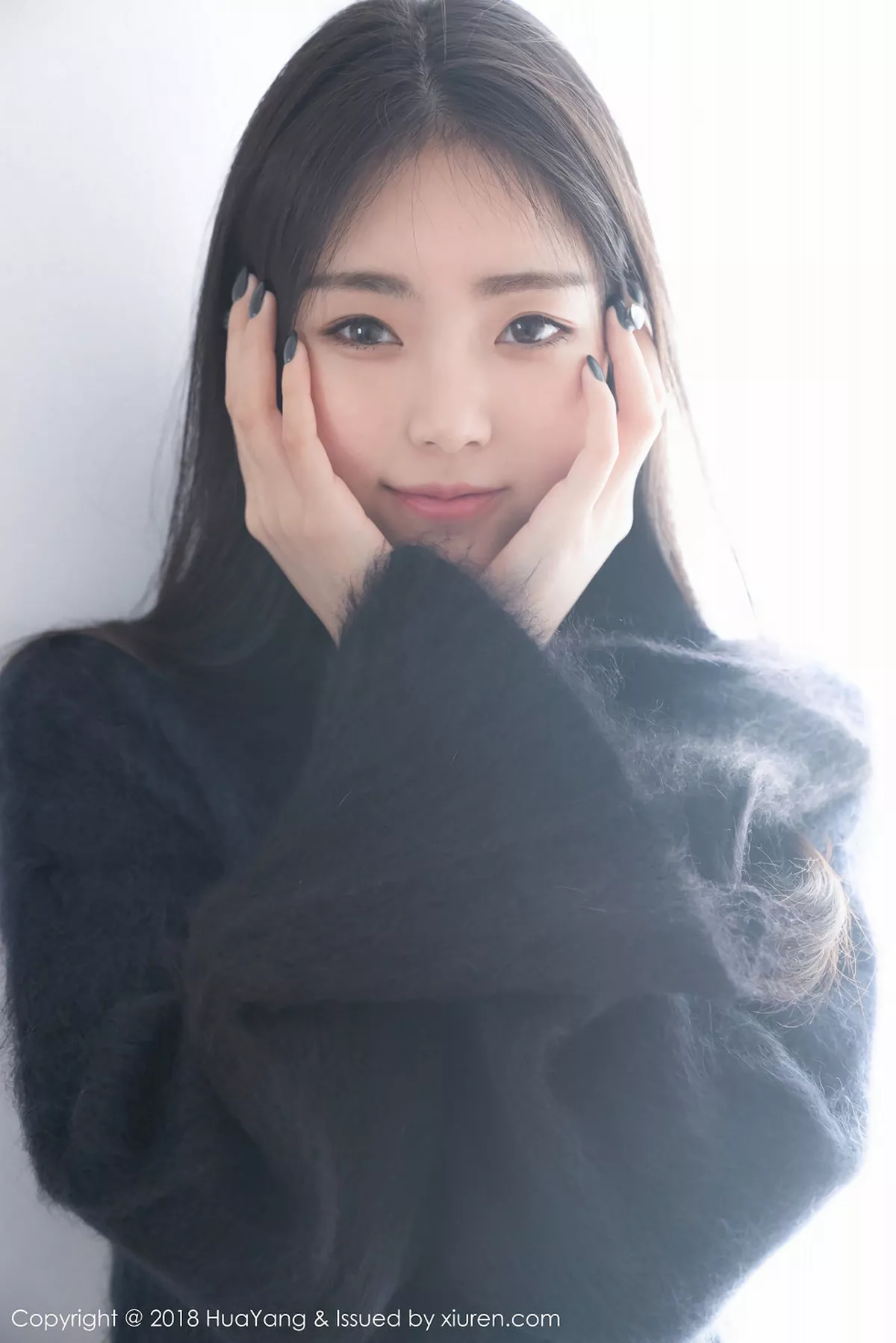 秀人集.com_[HuaYang花漾]Vol.027_嫩模可乐Vicky泰国旅拍居家床上性感白衬衣迷人写真30P