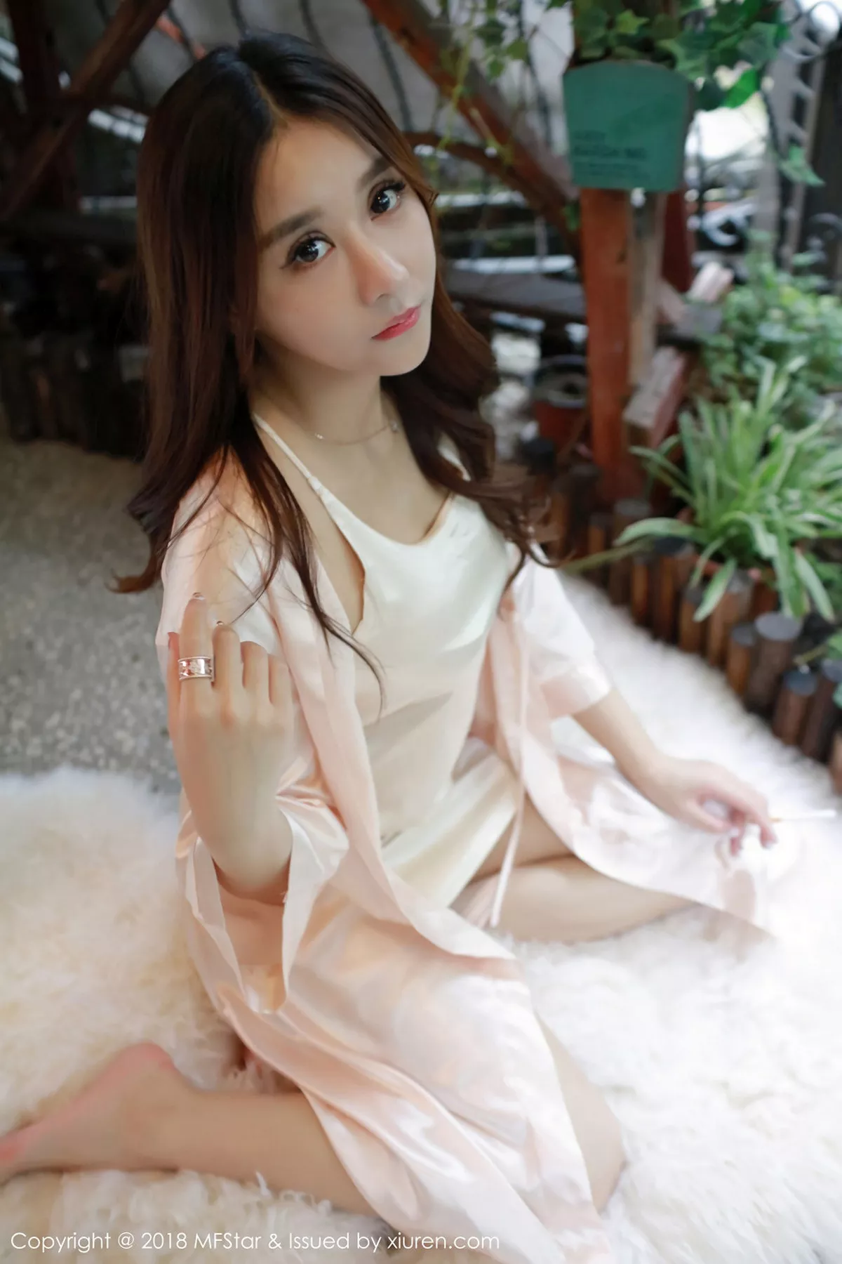 秀人集.com_[MFStar模范学院]Vol.115_嫩模昆熙Quincey灰丝吊带女仆装+粉红兔女郎诱惑写真40P