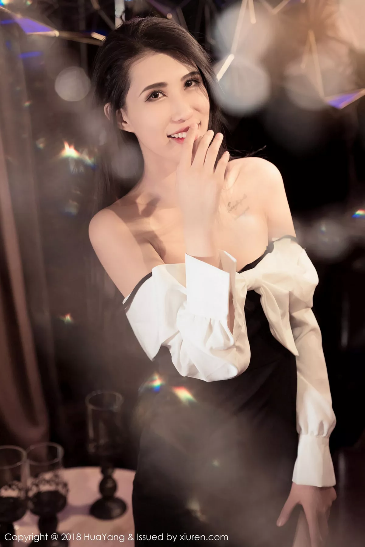 秀人集.com_[HuaYang花漾]Vol.030_嫩模葛征Model居家性感白色内衣秀完美身材迷人美腿写真40P