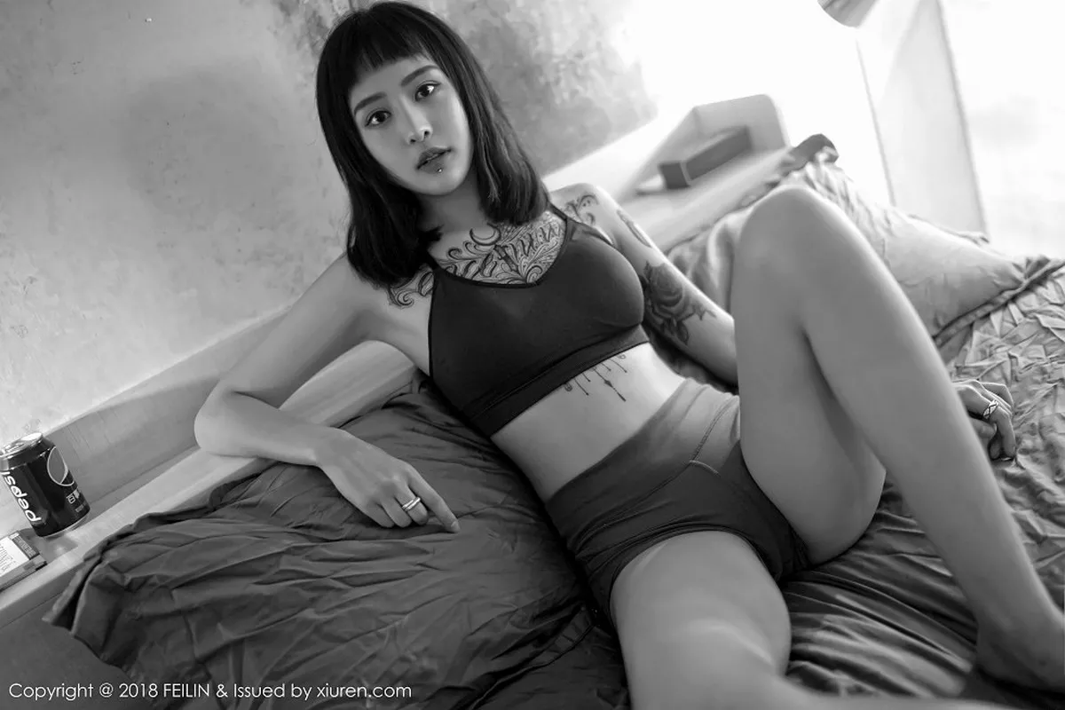 秀人集.com_[FeiLin嗲囡囡]Vol.129_嫩模赵艺璇居家私房性感内衣黑白风系列配彩色纹身写真39P