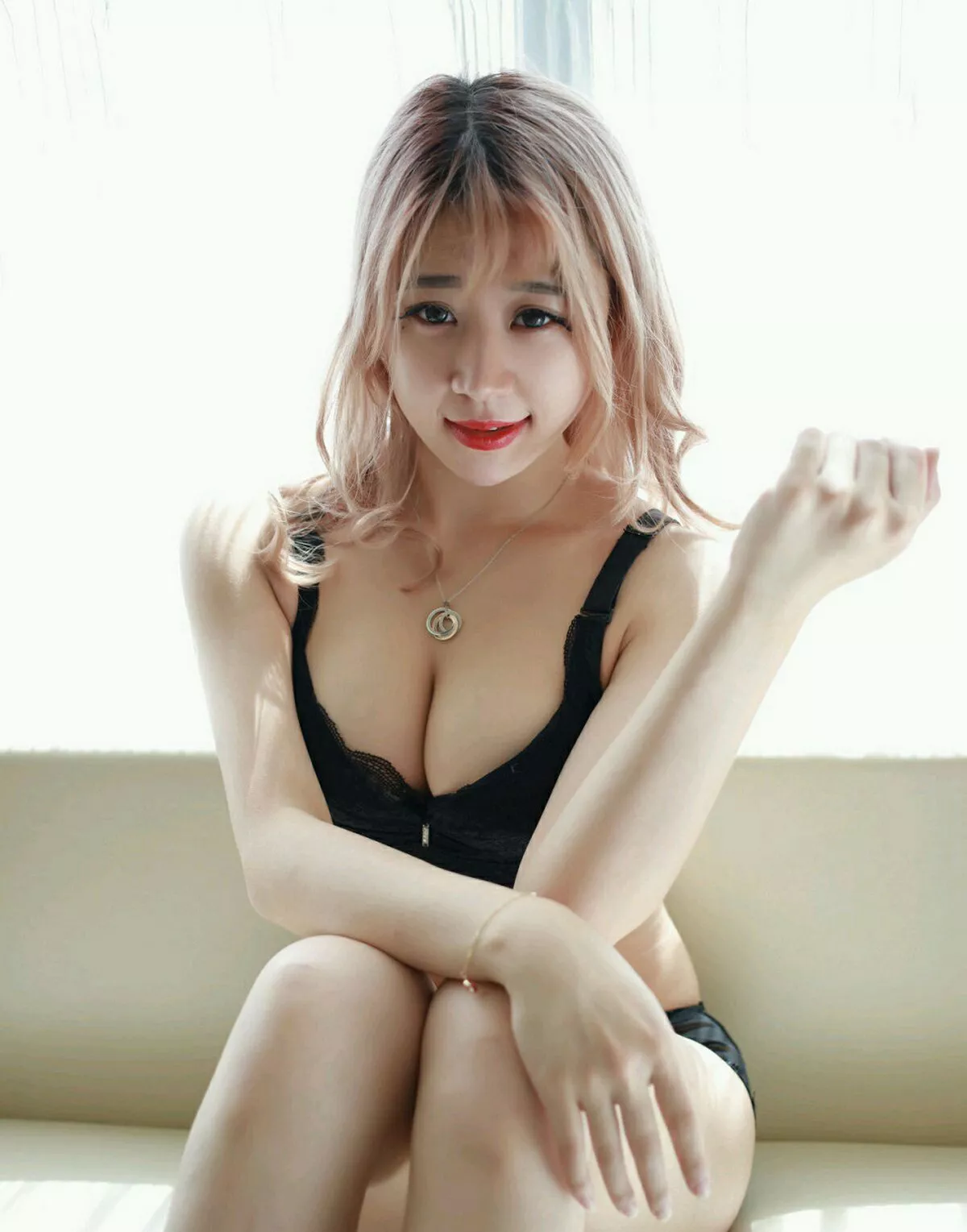 秀人集.com_[MFStar模范学院]Vol.120_新人模特静静tobey性感黑色内衣半脱秀浑圆美乳诱惑写真42P