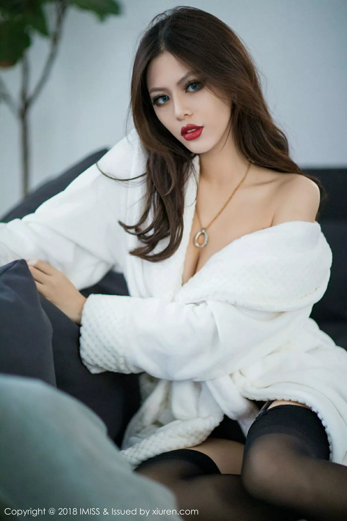 秀人集.com_[IMISS爱蜜社]Vol.231_高挑美女若彤boomboom白浴袍配黑丝袜秀完美身材诱惑写真39P