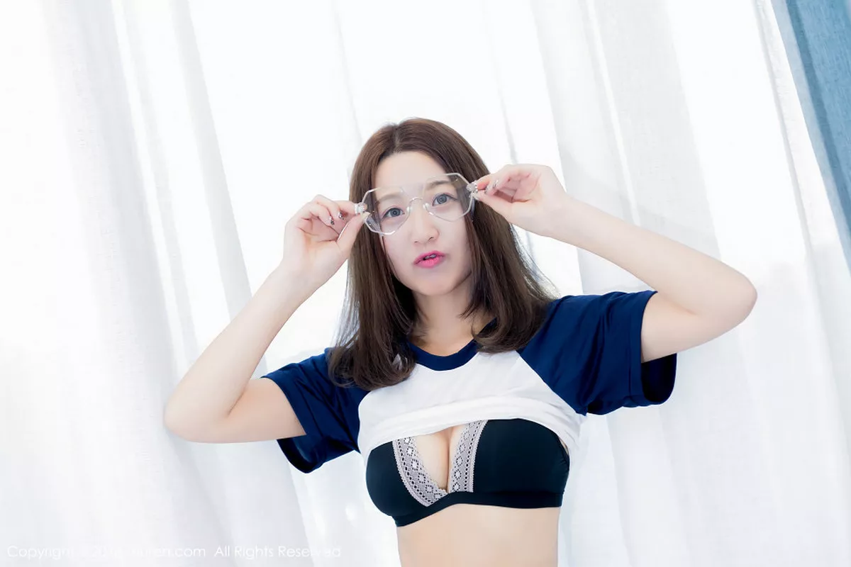 秀人集.com_[XiuRen秀人网]No.969_清纯妹子七月Julie居家白色蕾丝内衣配白丝袜柔美性感写真69P