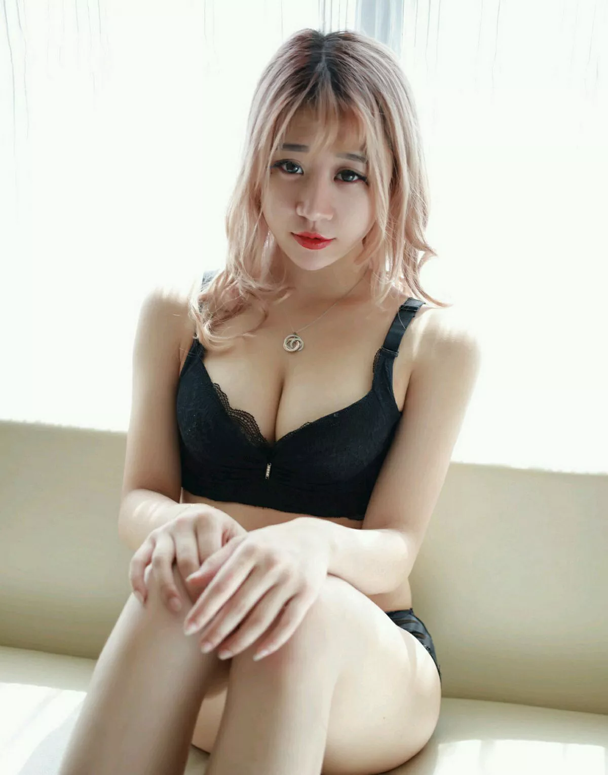 秀人集.com_[MFStar模范学院]Vol.120_新人模特静静tobey性感黑色内衣半脱秀浑圆美乳诱惑写真42P