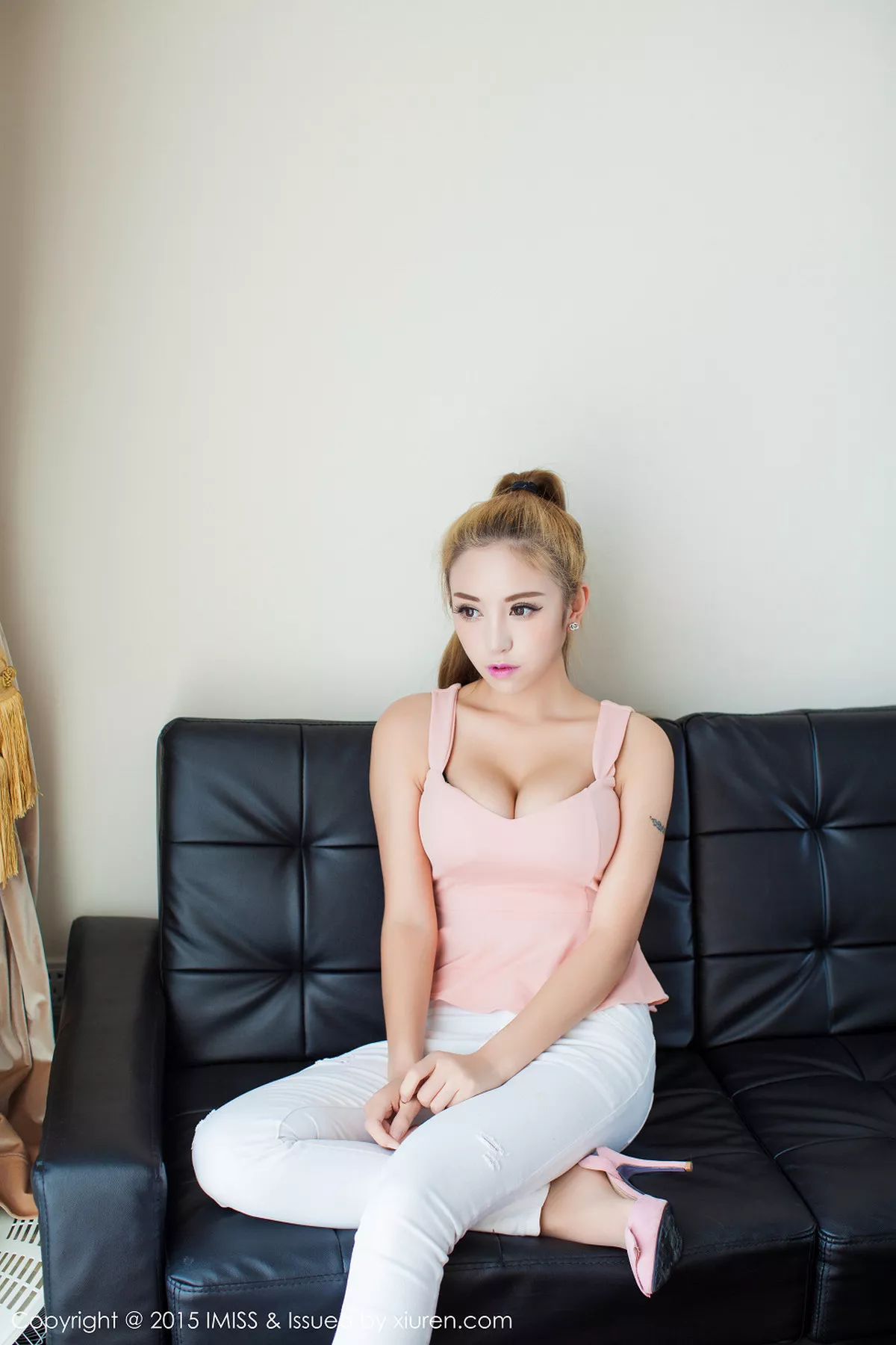 秀人集.com_[IMISS爱蜜社]Vol.035_嫩模陈思琪Art粉红睡裙秀美乳撩人诱惑写真57P