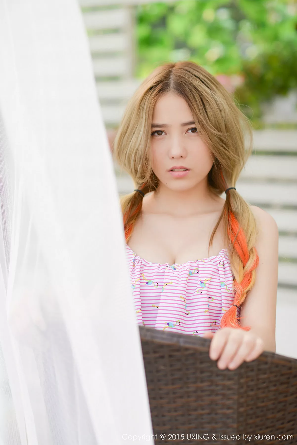 秀人集.com_[UXING优星馆]Vol.032_嫩模懒桃子抹胸内衣半露酥胸夸张表情性感写真50P