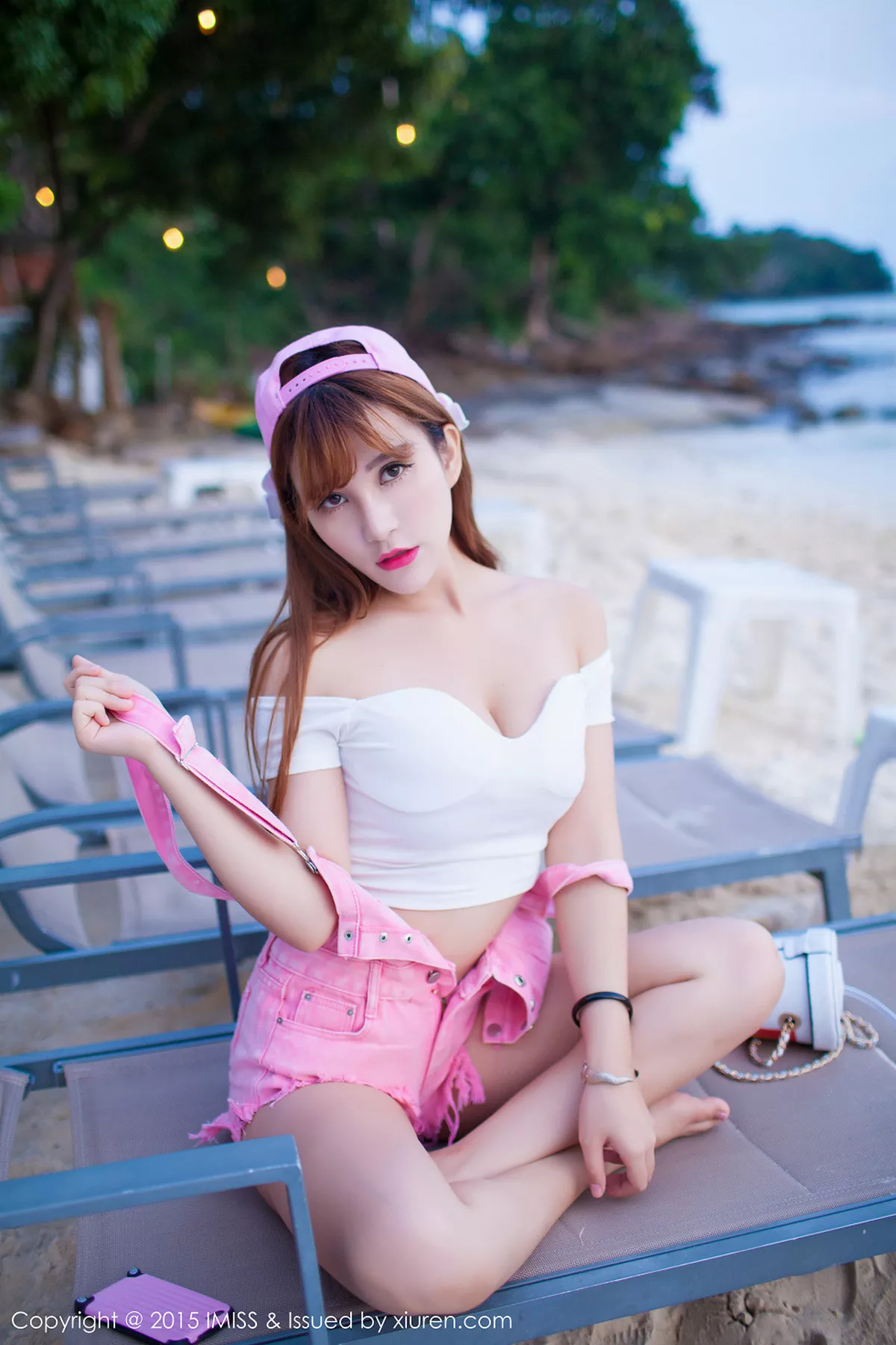 秀人集.com_[IMISS爱蜜社]Vol.039_嫩模LalaBaby啦啦普吉岛旅拍粉红齐逼牛仔短裤写真55P