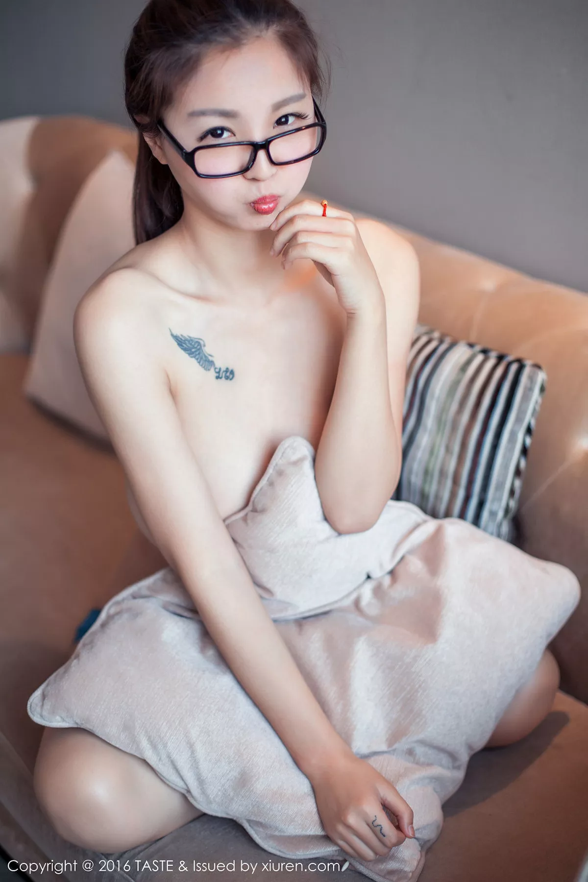 秀人集.com_[Taste顽味生活]Vol.011_巨乳嫩模Anglica半裸上身秀豪乳蓝色内裤性感写真55P