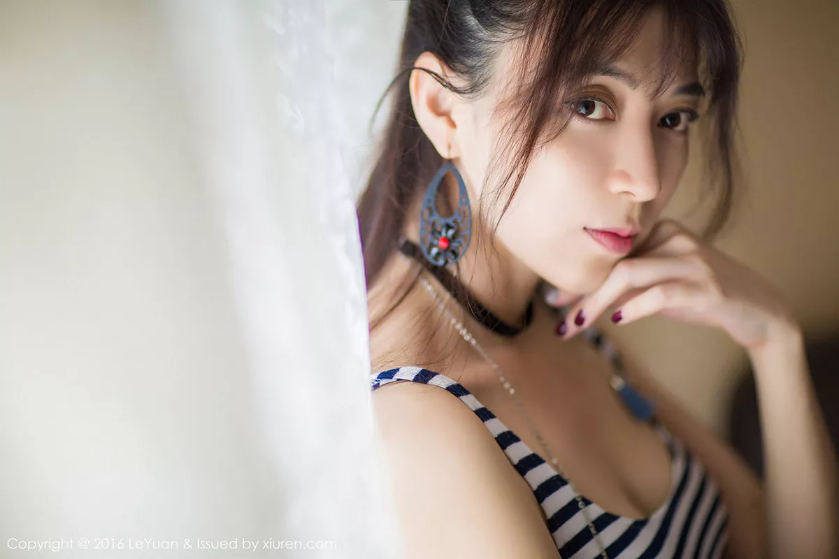 秀人集.com_[LeYuan星乐园]Vol.006_嫩模楚琪kiki清新服饰白嫩美长腿性感写真50P