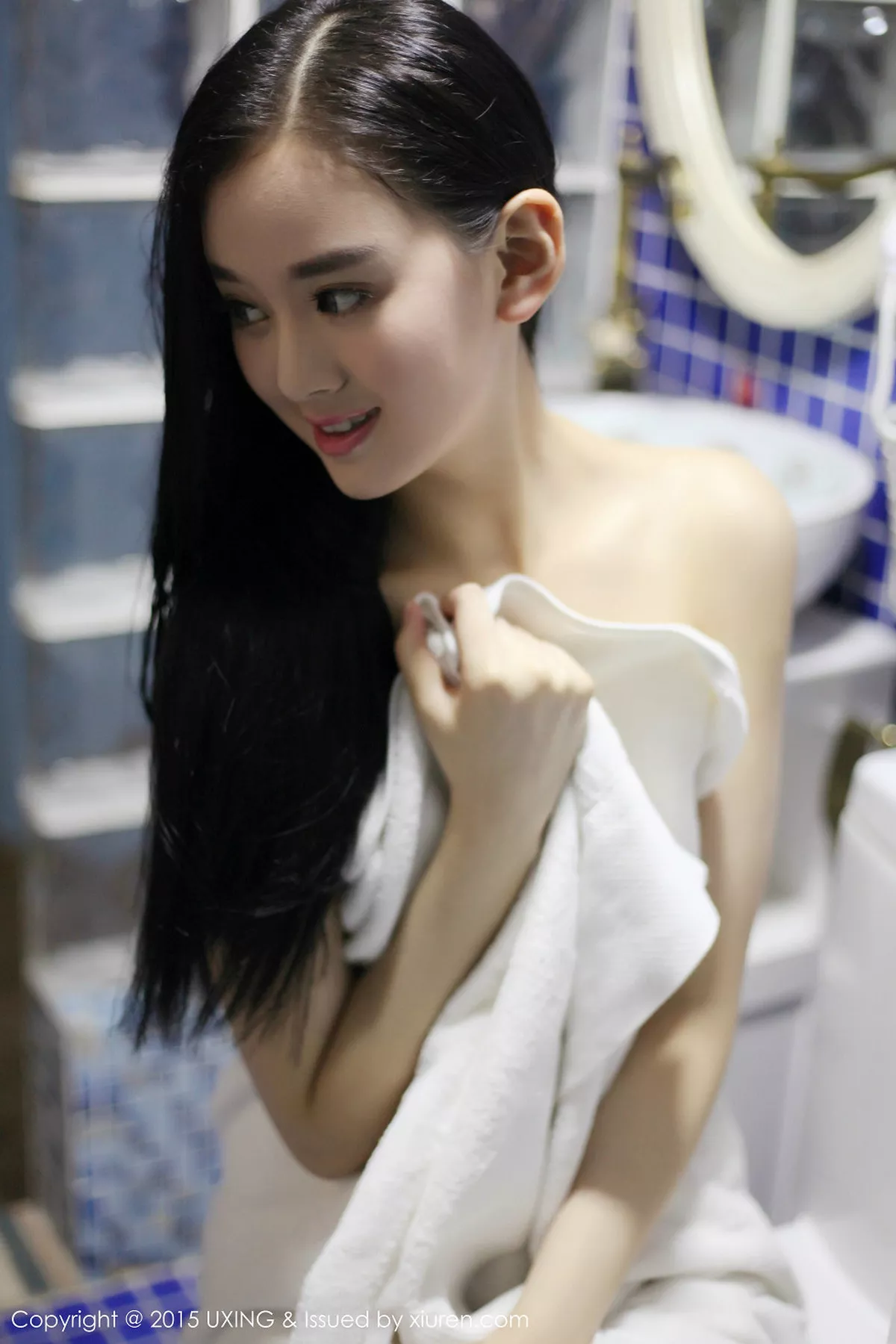 秀人集.com_[UXING优星馆]Vol.029_小脸妹子温馨baby浴室里白色浴巾裹身性感迷人写真49P