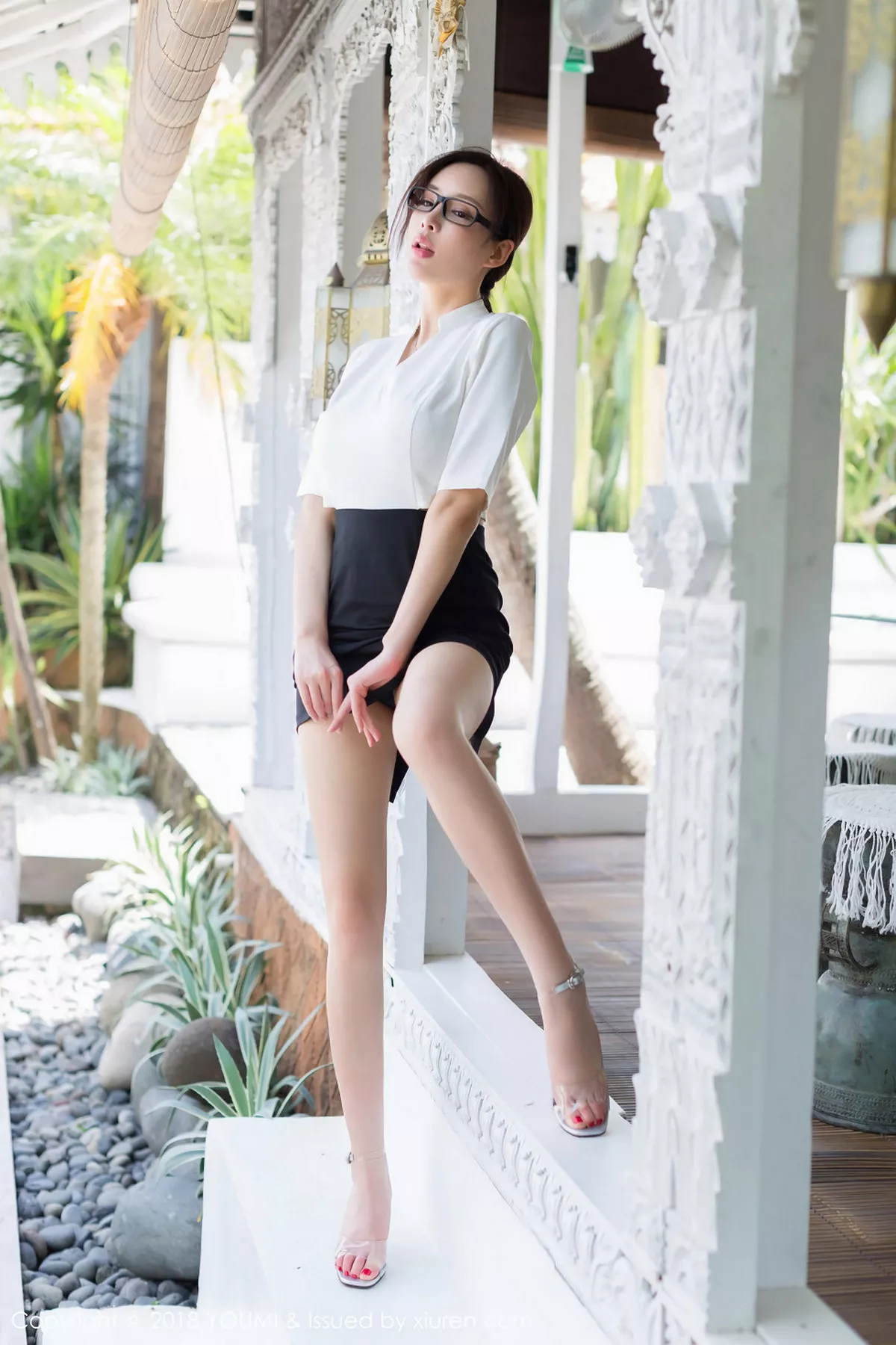 秀人集.com_[YouMi尤蜜荟]Vol.155_女神土肥圆矮挫穷巴厘岛旅拍性感内衣秀丰乳肥臀诱惑写真46P