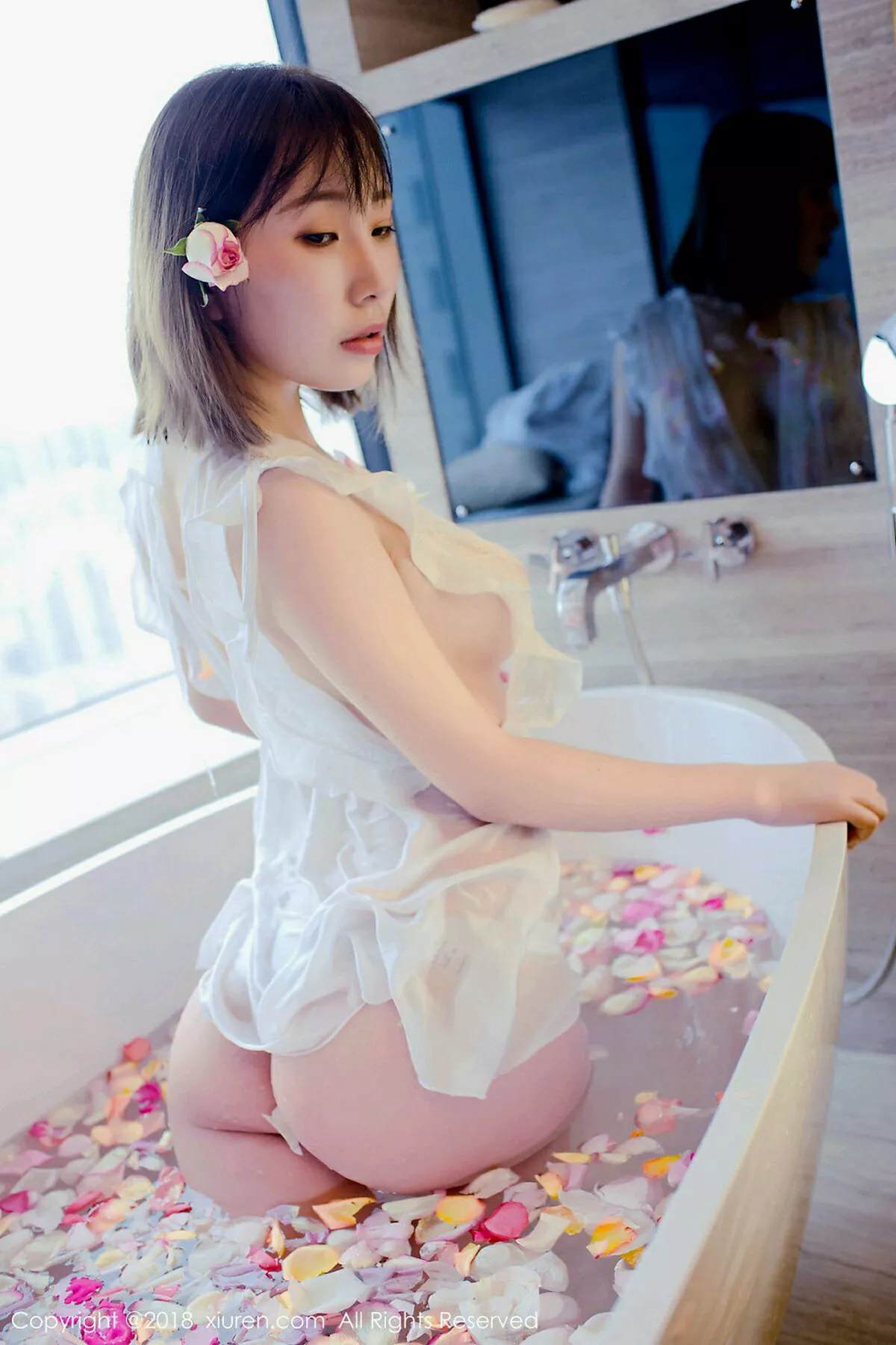秀人集.com_[XiuRen秀人网]No.981_嫩模枝恩居家私房浴缸里玫瑰花瓣浴真空湿身诱惑写真57P