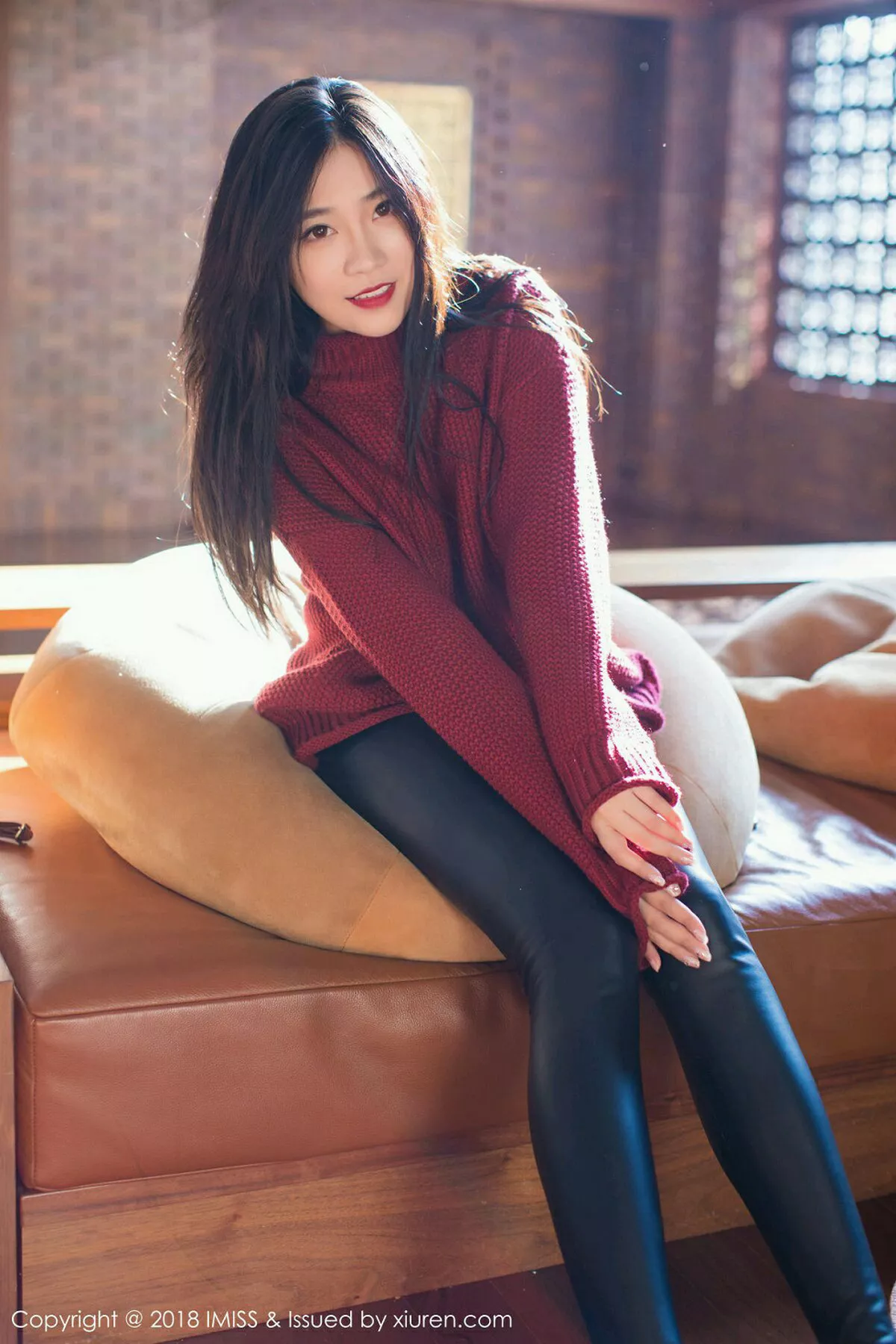 秀人集.com_[IMISS爱蜜社]Vol.239_女神许诺Sabrina日本旅拍白衬衣配黑短裙黑丝袜诱惑写真60P