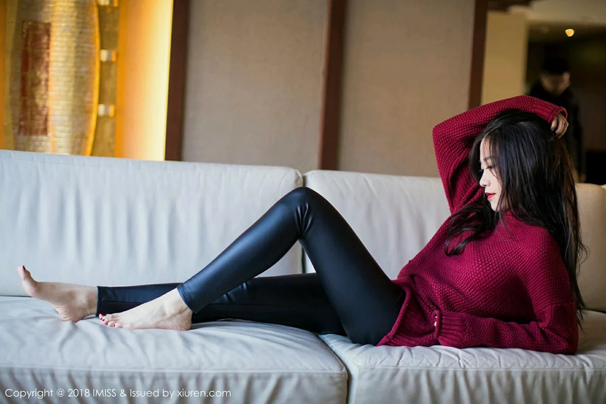 秀人集.com_[IMISS爱蜜社]Vol.239_女神许诺Sabrina日本旅拍白衬衣配黑短裙黑丝袜诱惑写真60P