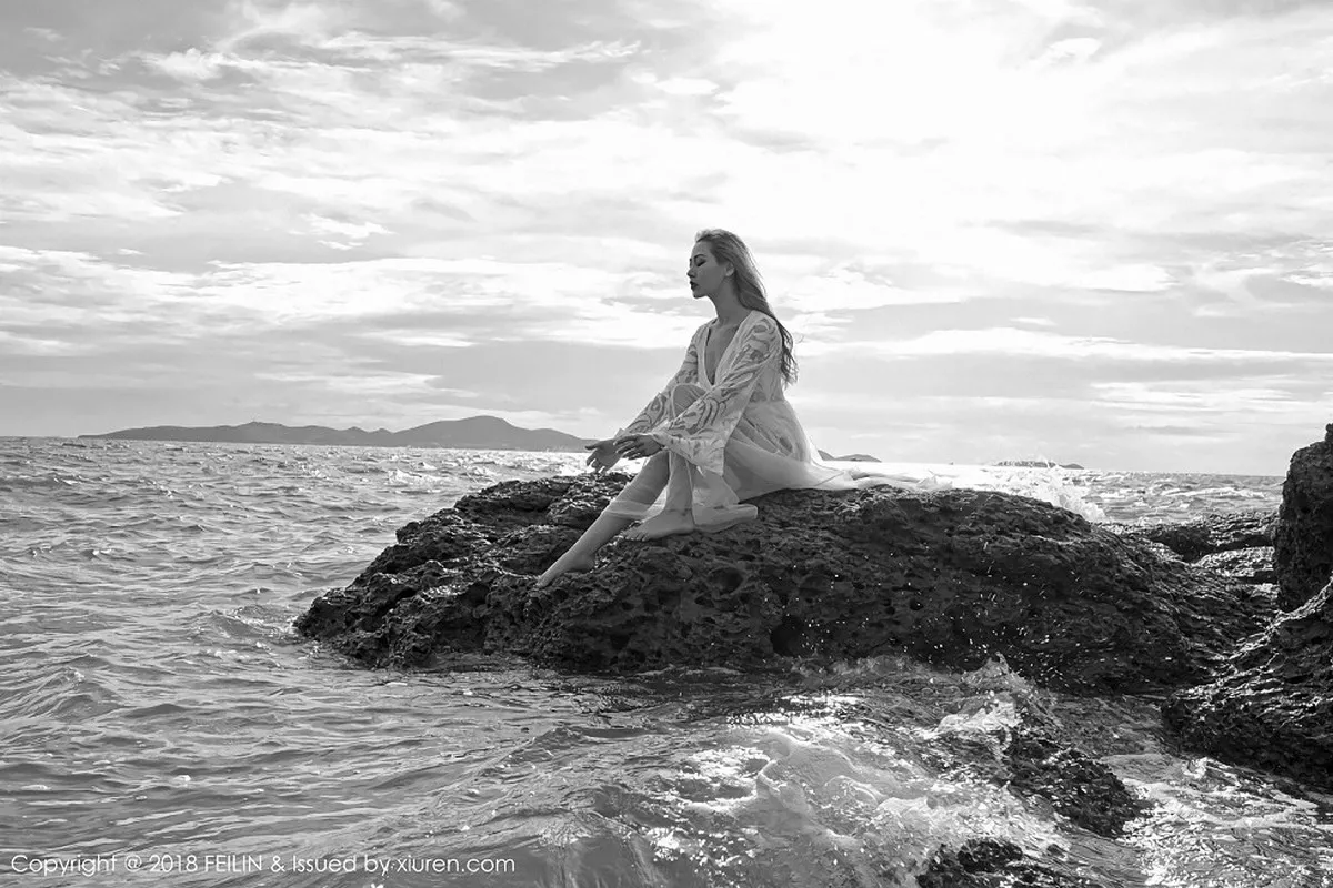 秀人集.com_[FeiLin嗲囡囡]Vol.136_嫩模晗大大Via户外泳池边性感比基尼秀完美身材湿身诱惑写真38P