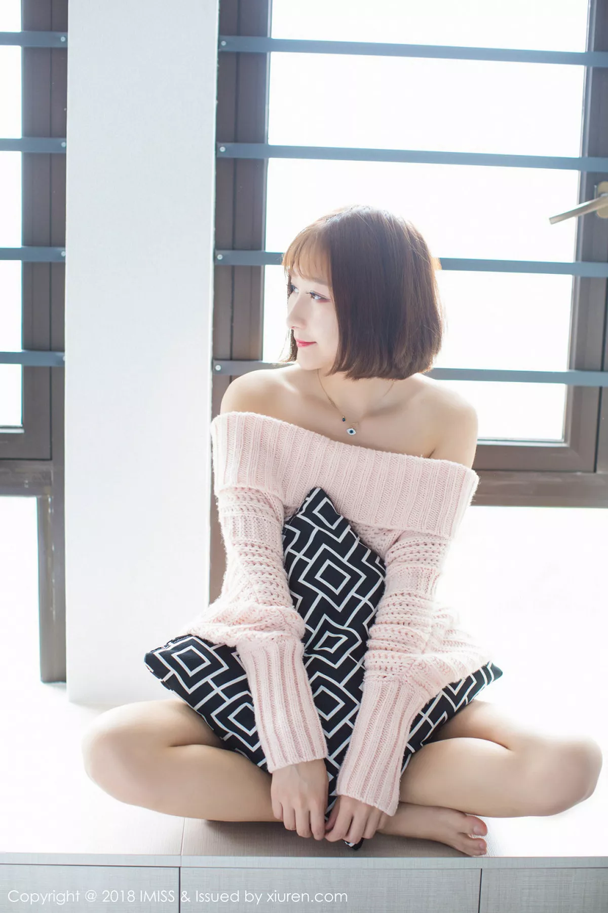 秀人集.com_[IMISS爱蜜社]Vol.240_嫩模九尾Ivy吊带背心配无内肉丝裤袜透视秀翘臀诱惑写真53P