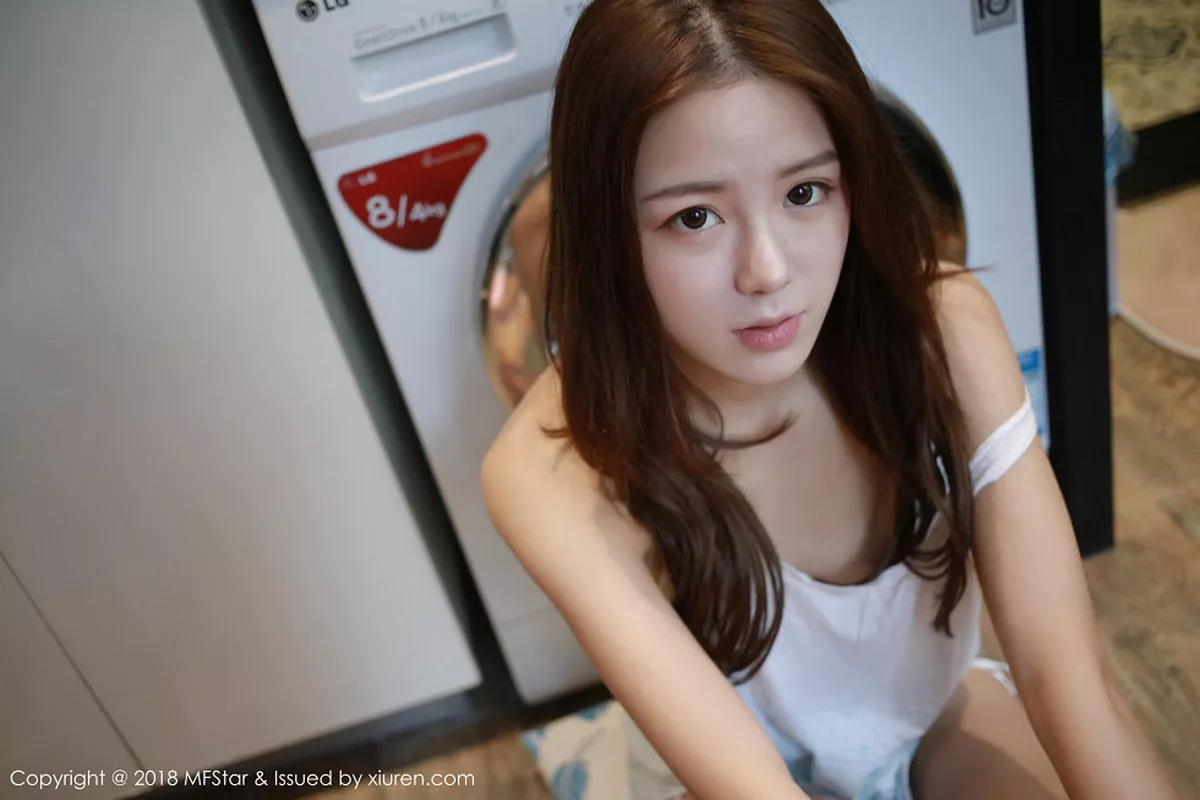 秀人集.com_[MFStar模范学院]Vol.126_嫩模卤蛋luna居家私房白衬衣露性感内衣清爽迷人写真72P