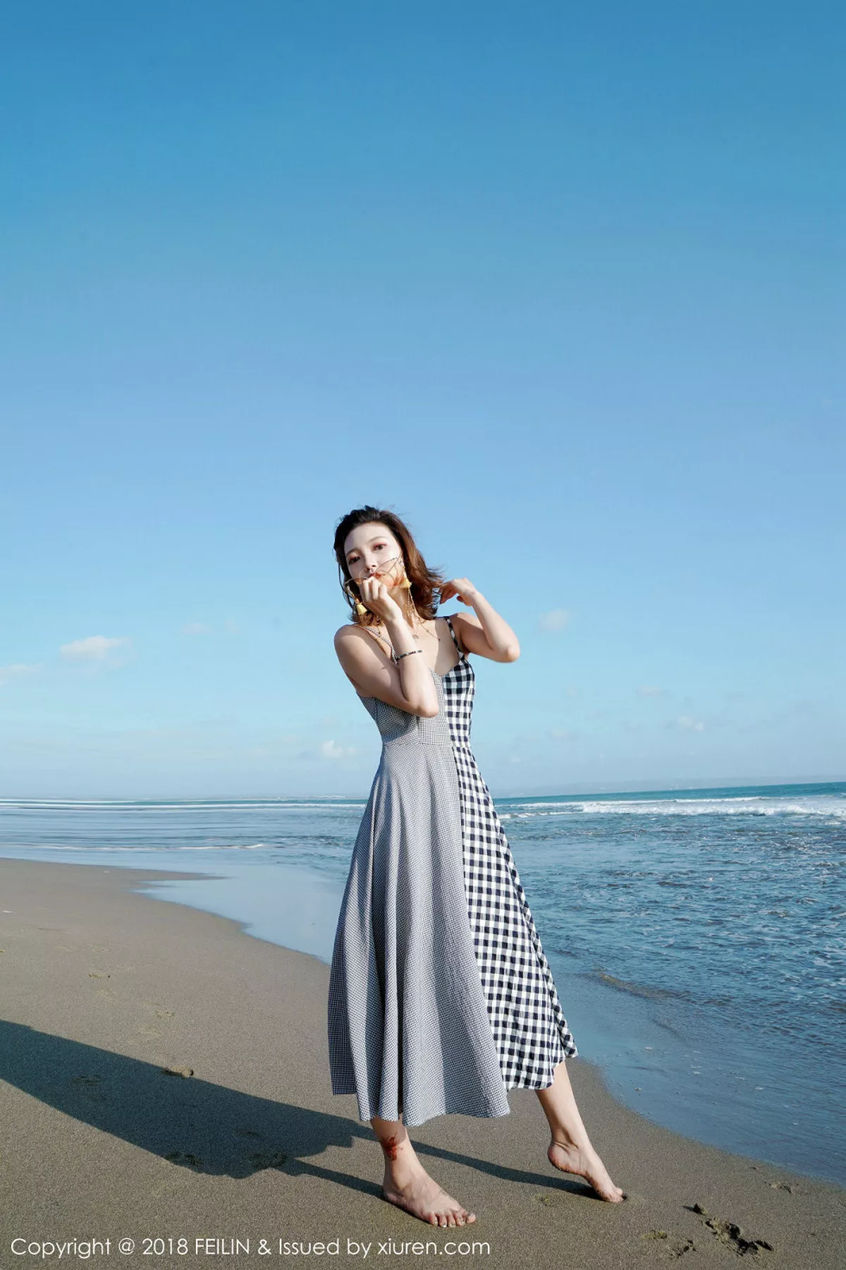 秀人集.com_[FeiLin嗲囡囡]Vol.142_嫩模冯木木LRIS班塔延岛旅拍海边清新吊带连身裙写真46P