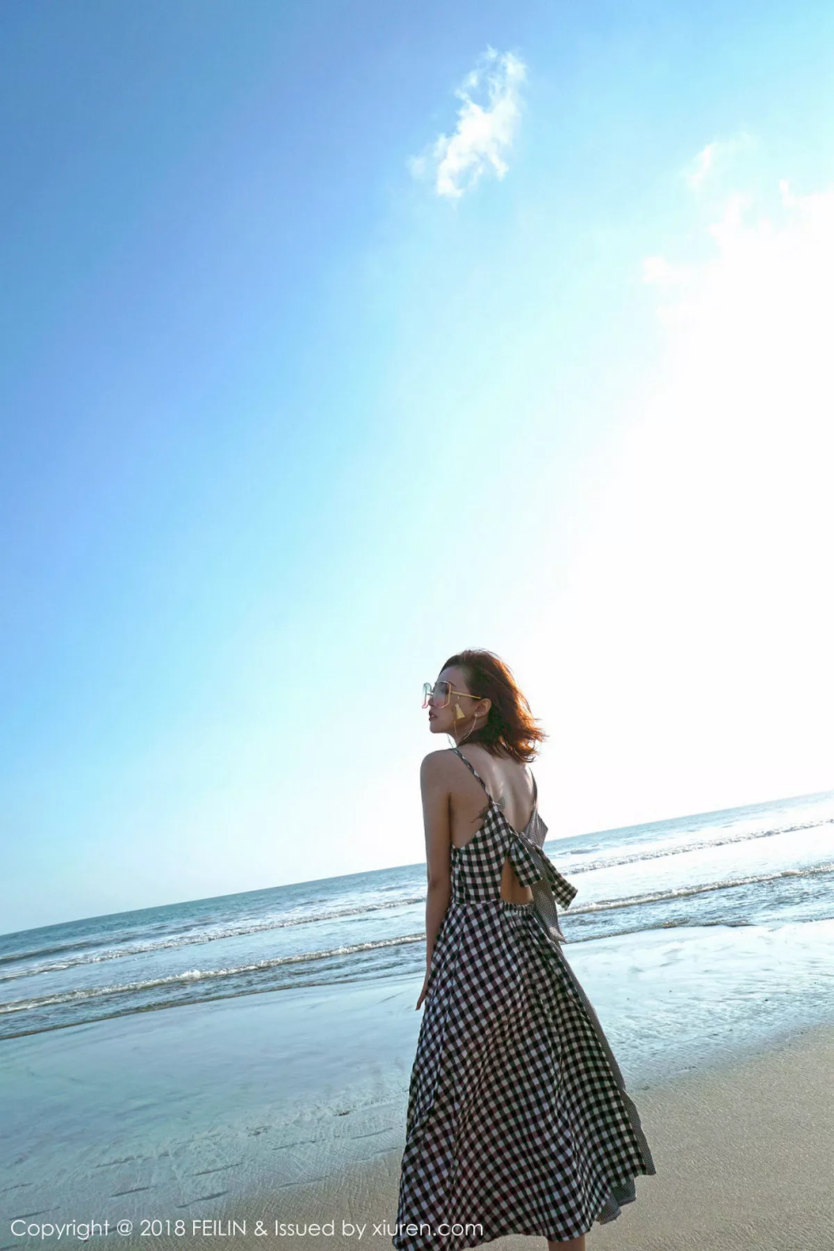 秀人集.com_[FeiLin嗲囡囡]Vol.142_嫩模冯木木LRIS班塔延岛旅拍海边清新吊带连身裙写真46P