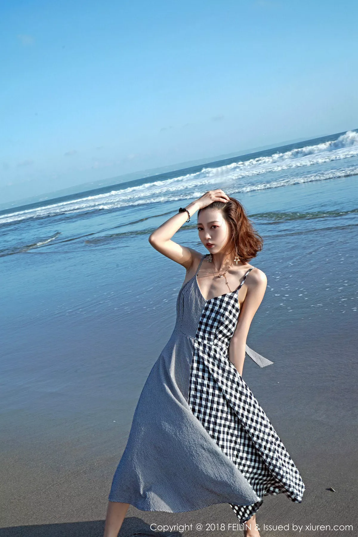 秀人集.com_[FeiLin嗲囡囡]Vol.142_嫩模冯木木LRIS班塔延岛旅拍海边清新吊带连身裙写真46P