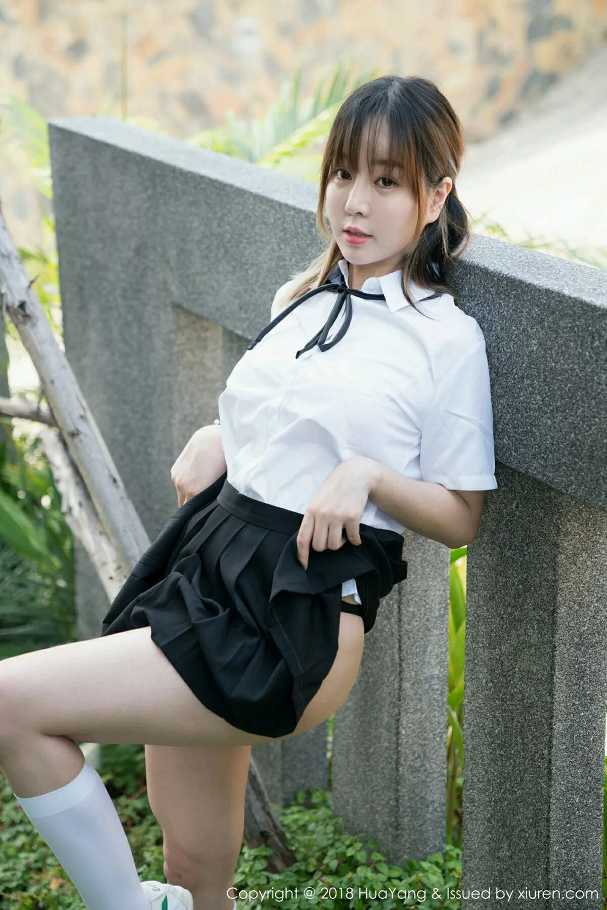 秀人集.com_[HuaYang花漾]Vol.048_嫩模黄乐然调教王语纯性感黑短裙配肉丝裤袜撩人诱惑写真40P