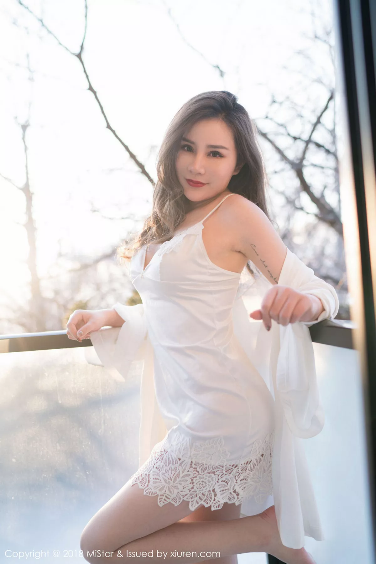 秀人集.com_[MiStar魅妍社]Vol.228_嫩模小奶昔Kyra北海道旅拍浴缸里蕾丝内衣湿身秀翘臀诱惑写真35P
