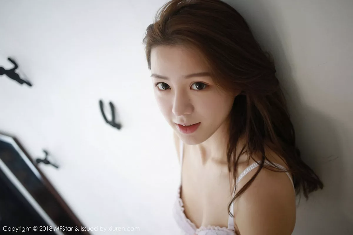 秀人集.com_[MFStar模范学院]Vol.126_嫩模卤蛋luna居家私房白衬衣露性感内衣清爽迷人写真72P