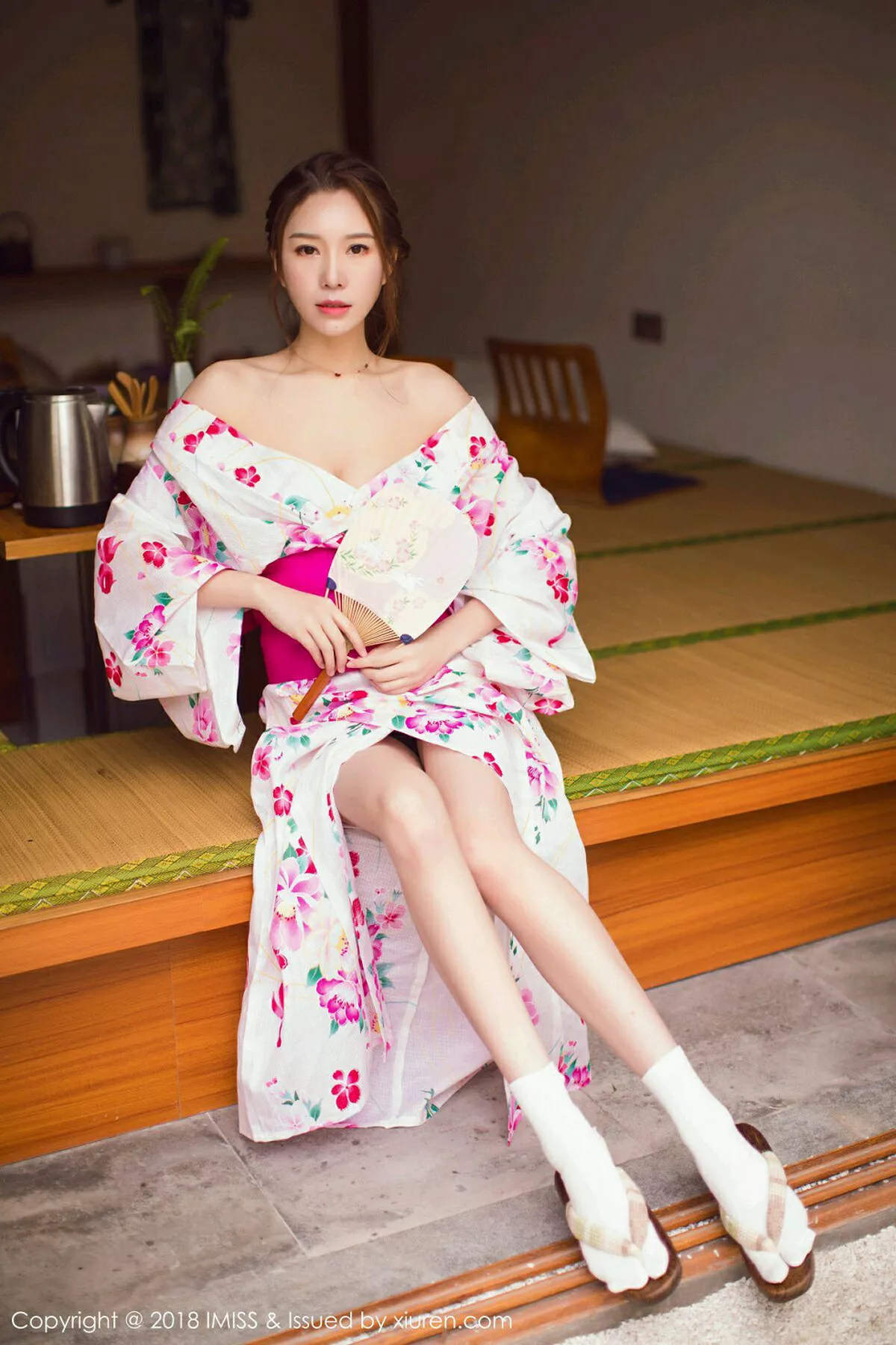 秀人集.com_[IMISS爱蜜社]Vol.252_嫩模Katrina私房日系和服真空露美乳+黑丝OL系列完美诱惑写真42P