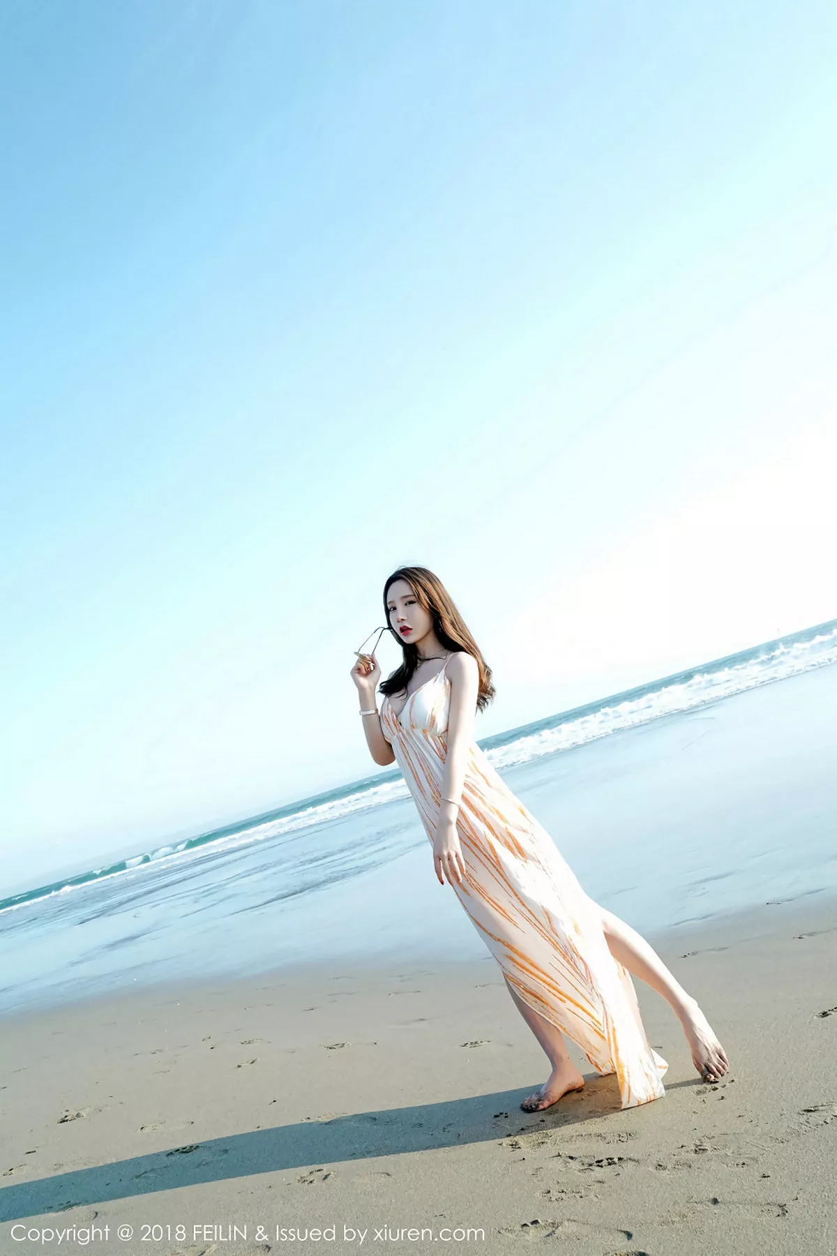 秀人集.com_[FeiLin嗲囡囡]Vol.144_美女主播周于希泳池里性感连体比基尼秀完美身材写真43P