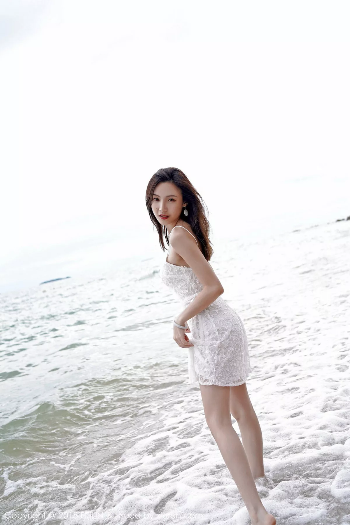 秀人集.com_[FeiLin嗲囡囡]Vol.147_美女主播Hana妹半脱牛仔衣性感黑色蕾丝内衣诱惑写真40P