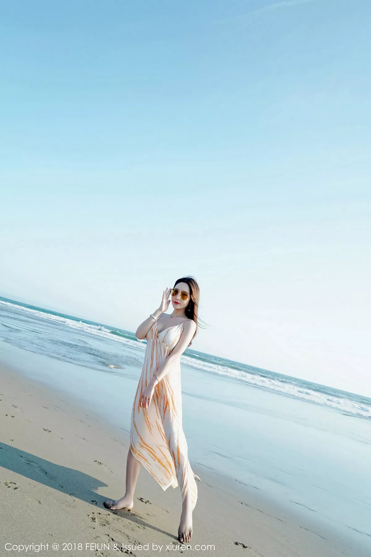 秀人集.com_[FeiLin嗲囡囡]Vol.144_美女主播周于希泳池里性感连体比基尼秀完美身材写真43P