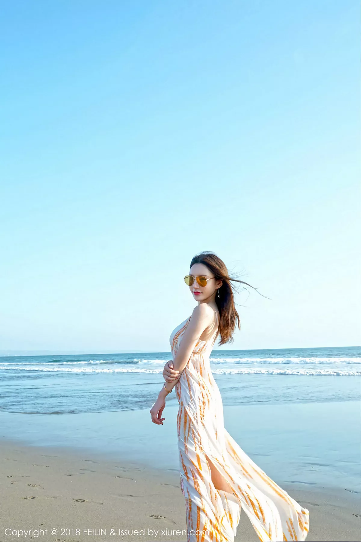 秀人集.com_[FeiLin嗲囡囡]Vol.144_美女主播周于希泳池里性感连体比基尼秀完美身材写真43P