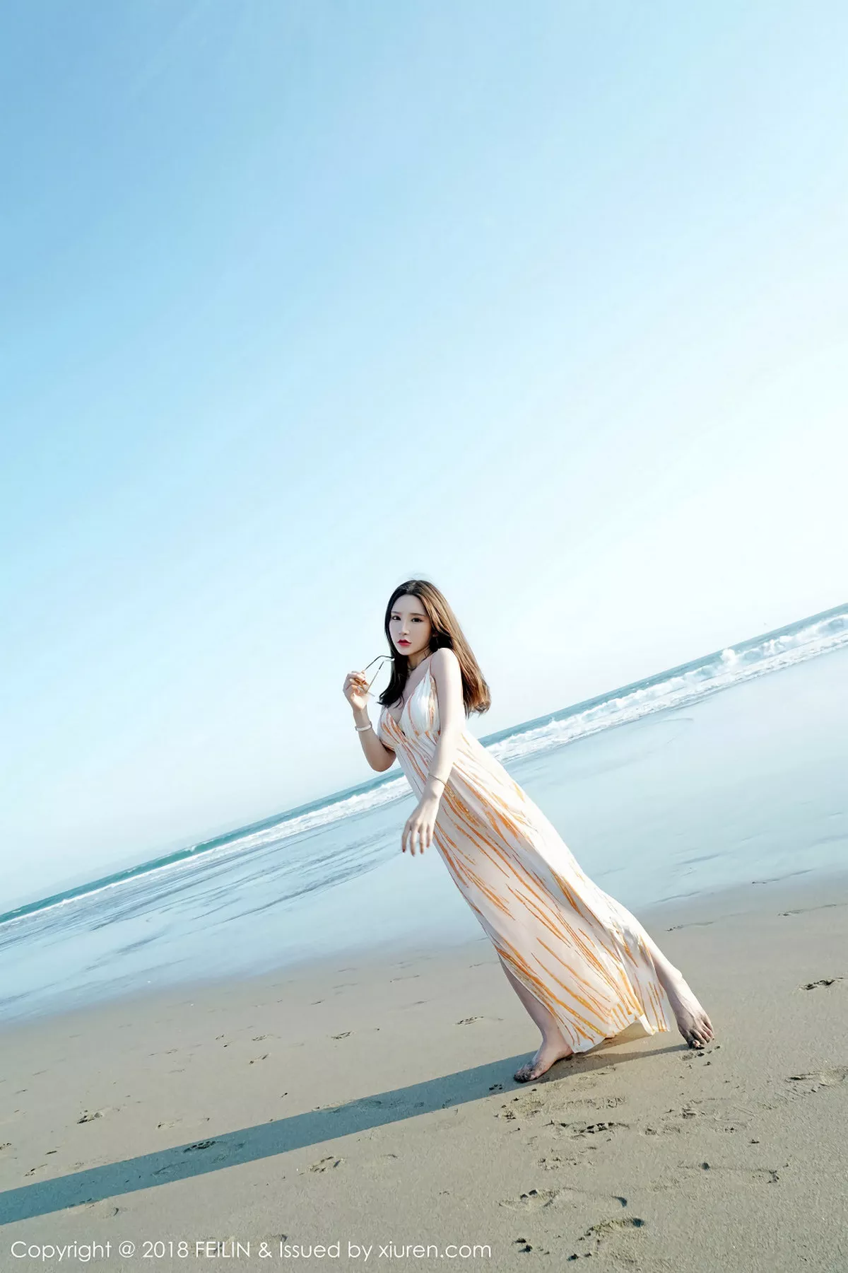 秀人集.com_[FeiLin嗲囡囡]Vol.144_美女主播周于希泳池里性感连体比基尼秀完美身材写真43P