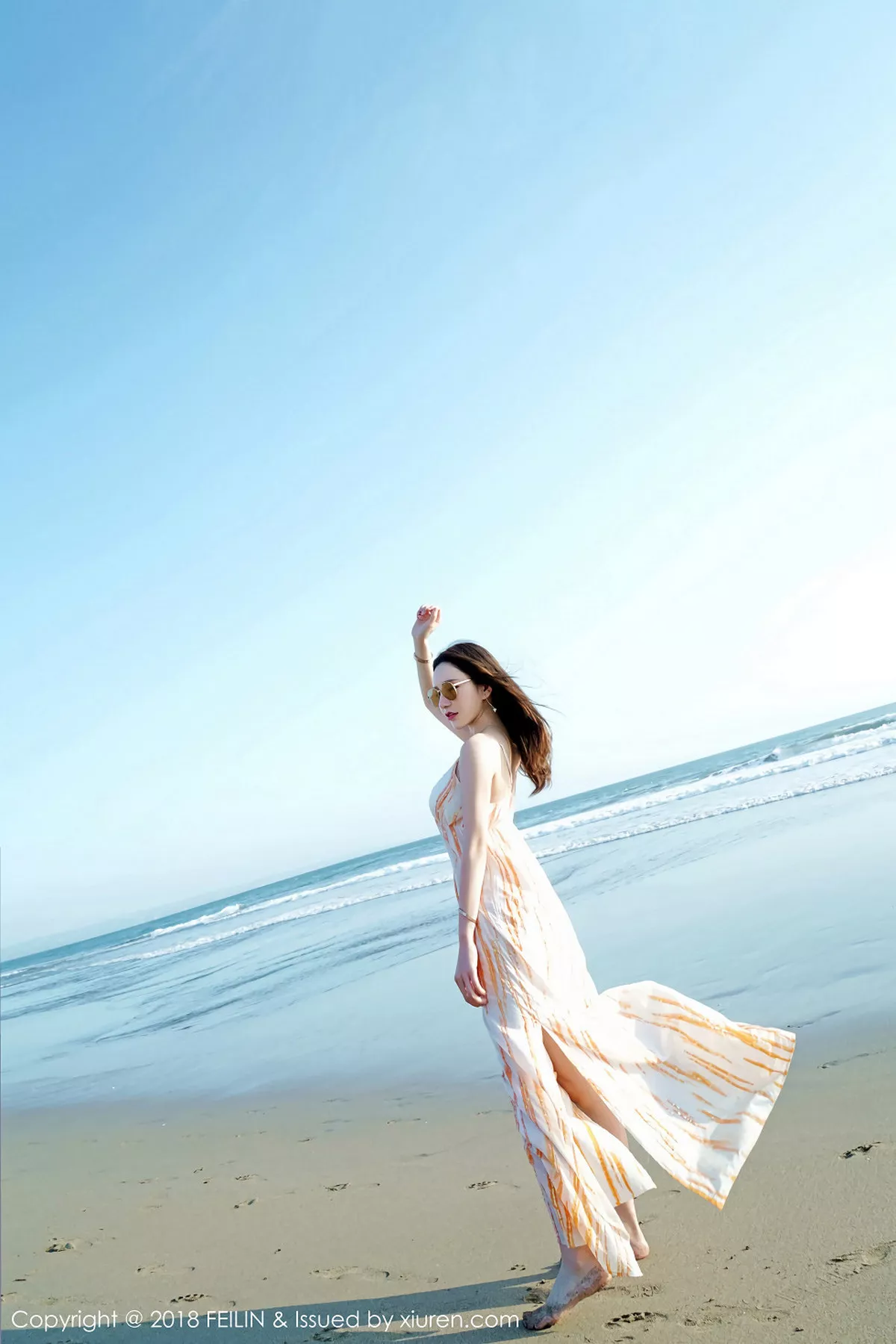 秀人集.com_[FeiLin嗲囡囡]Vol.144_美女主播周于希泳池里性感连体比基尼秀完美身材写真43P