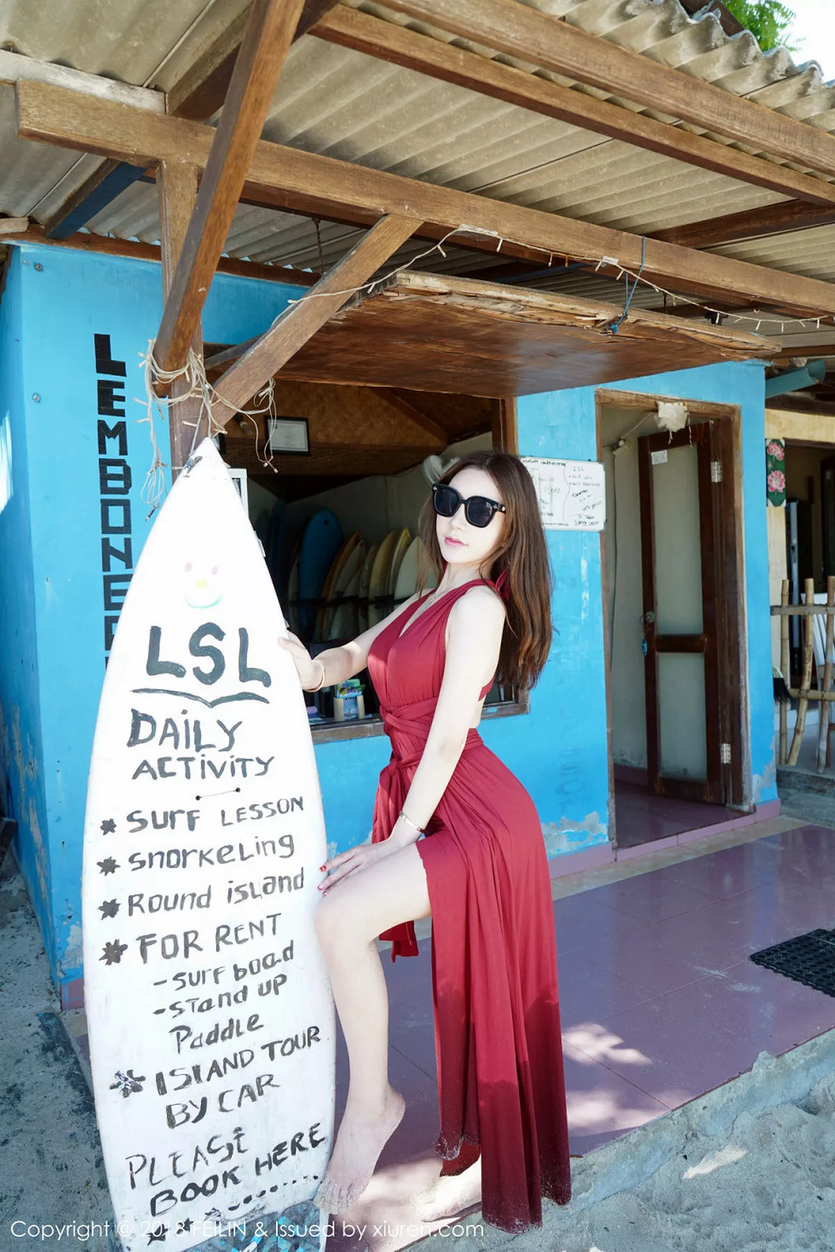 秀人集.com_[FeiLin嗲囡囡]Vol.152_女神周于希户外OL黑丝装扮撩裙无内黑丝裤袜火辣诱惑写真40P