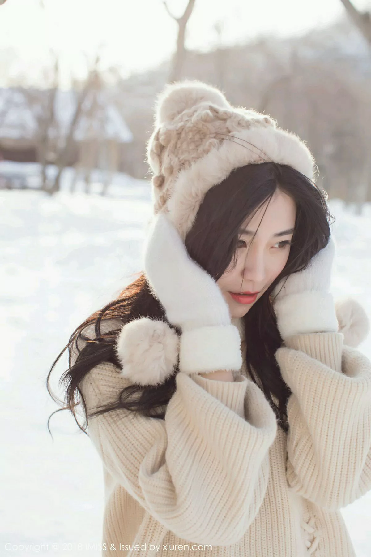 秀人集.com_[IMISS爱蜜社]Vol.272_女神许诺Sabrina北海道旅拍闪亮酒红色V领睡袍性感写真42P