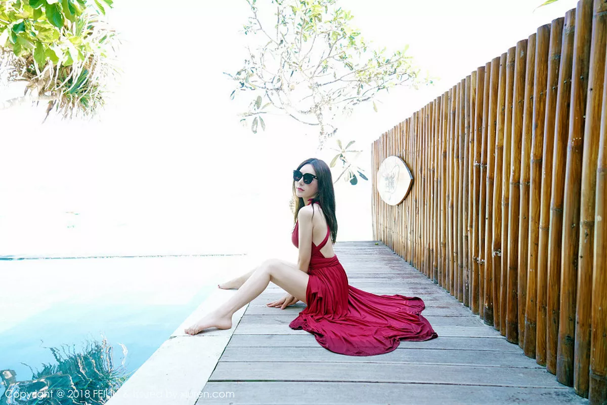 秀人集.com_[FeiLin嗲囡囡]Vol.152_女神周于希户外OL黑丝装扮撩裙无内黑丝裤袜火辣诱惑写真40P