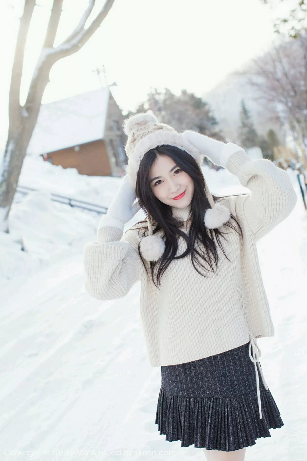 秀人集.com_[IMISS爱蜜社]Vol.272_女神许诺Sabrina北海道旅拍闪亮酒红色V领睡袍性感写真42P