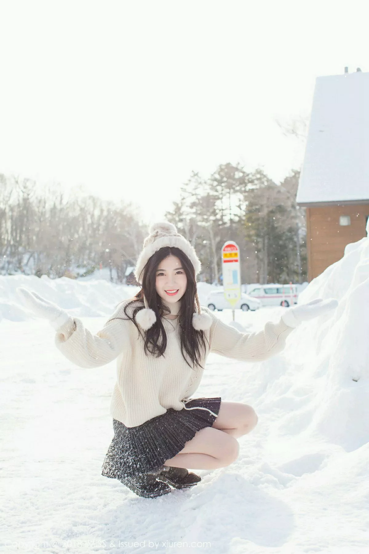 秀人集.com_[IMISS爱蜜社]Vol.272_女神许诺Sabrina北海道旅拍闪亮酒红色V领睡袍性感写真42P